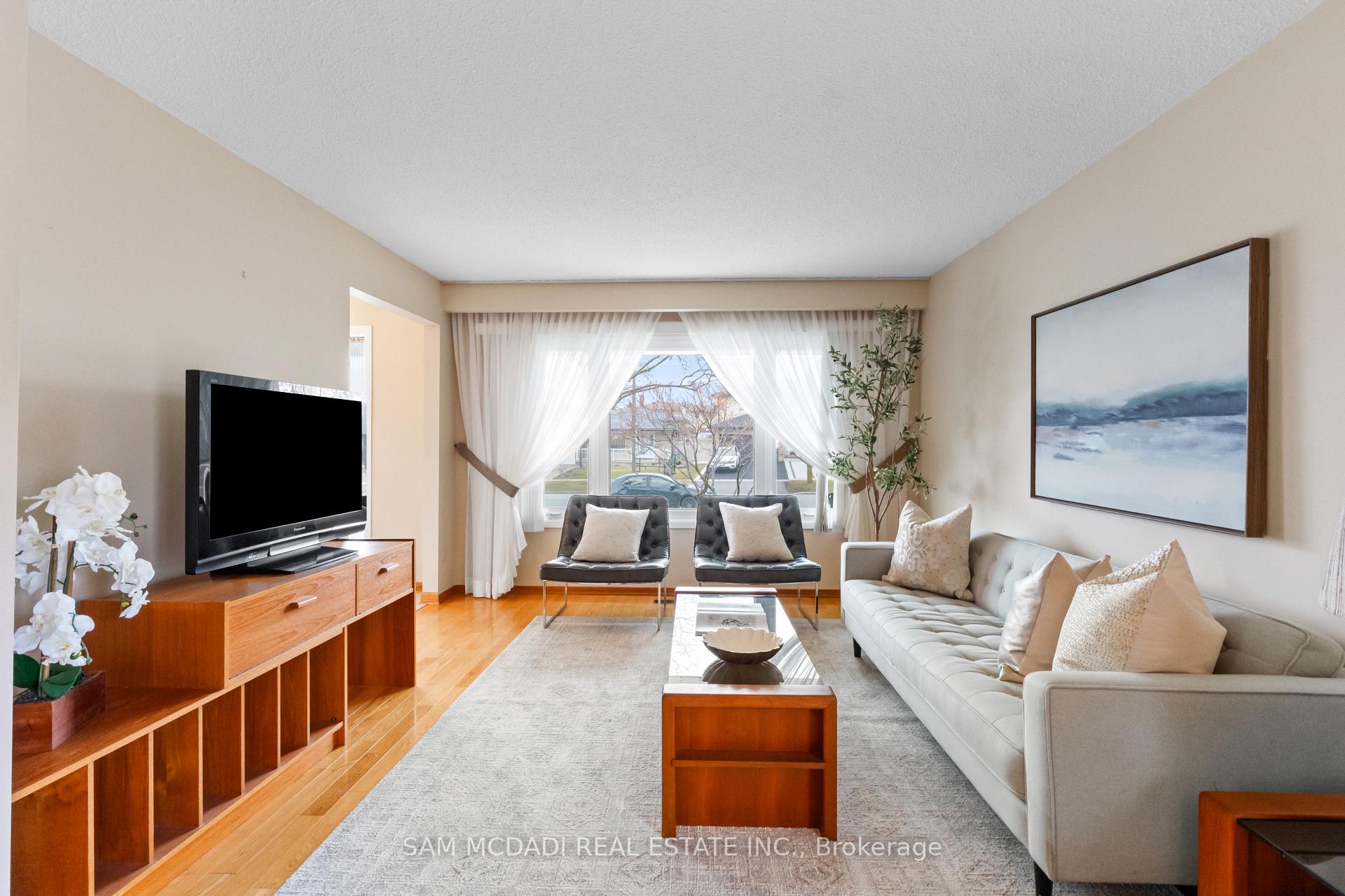 556 Paisley Boulevard W