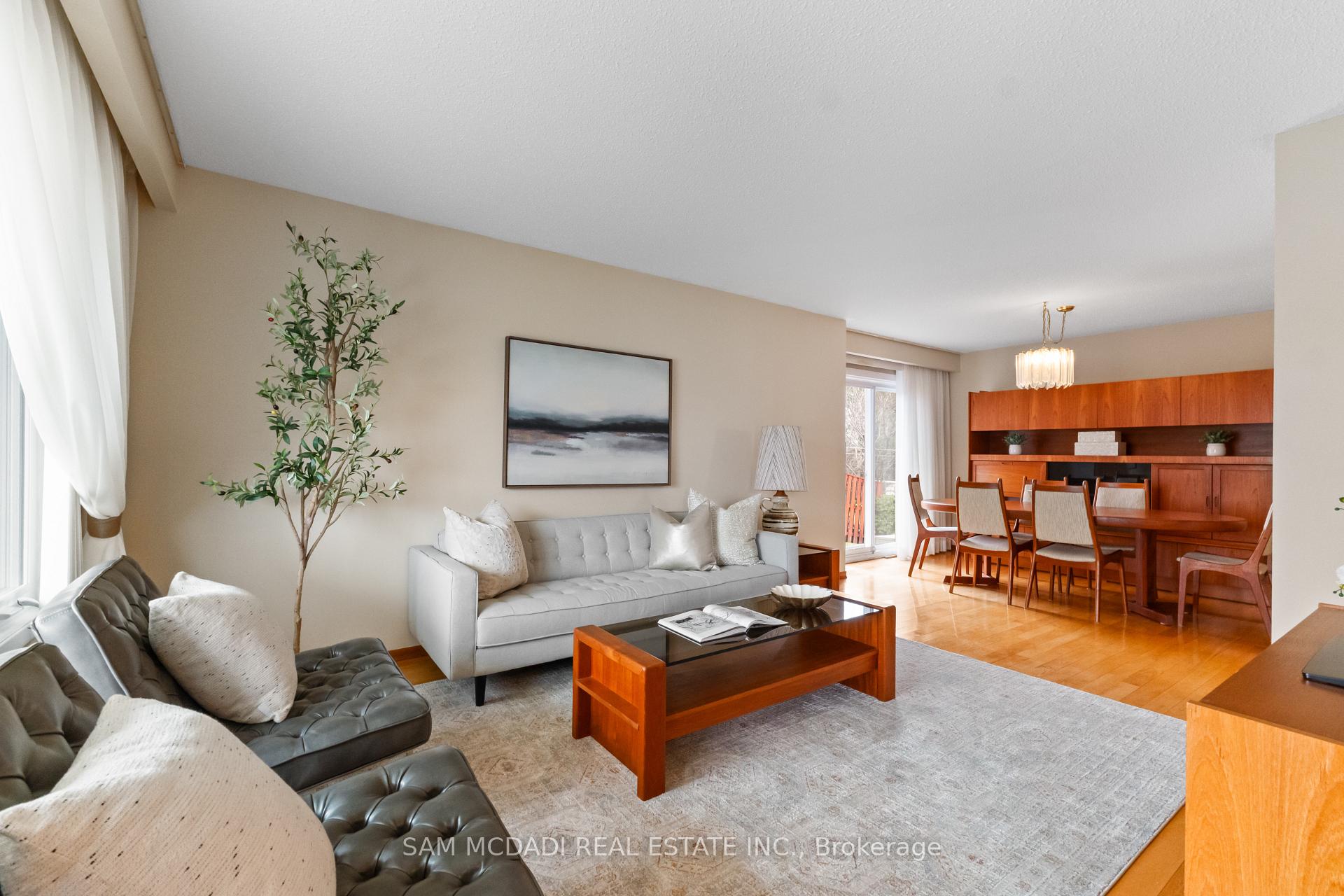 556 Paisley Boulevard W