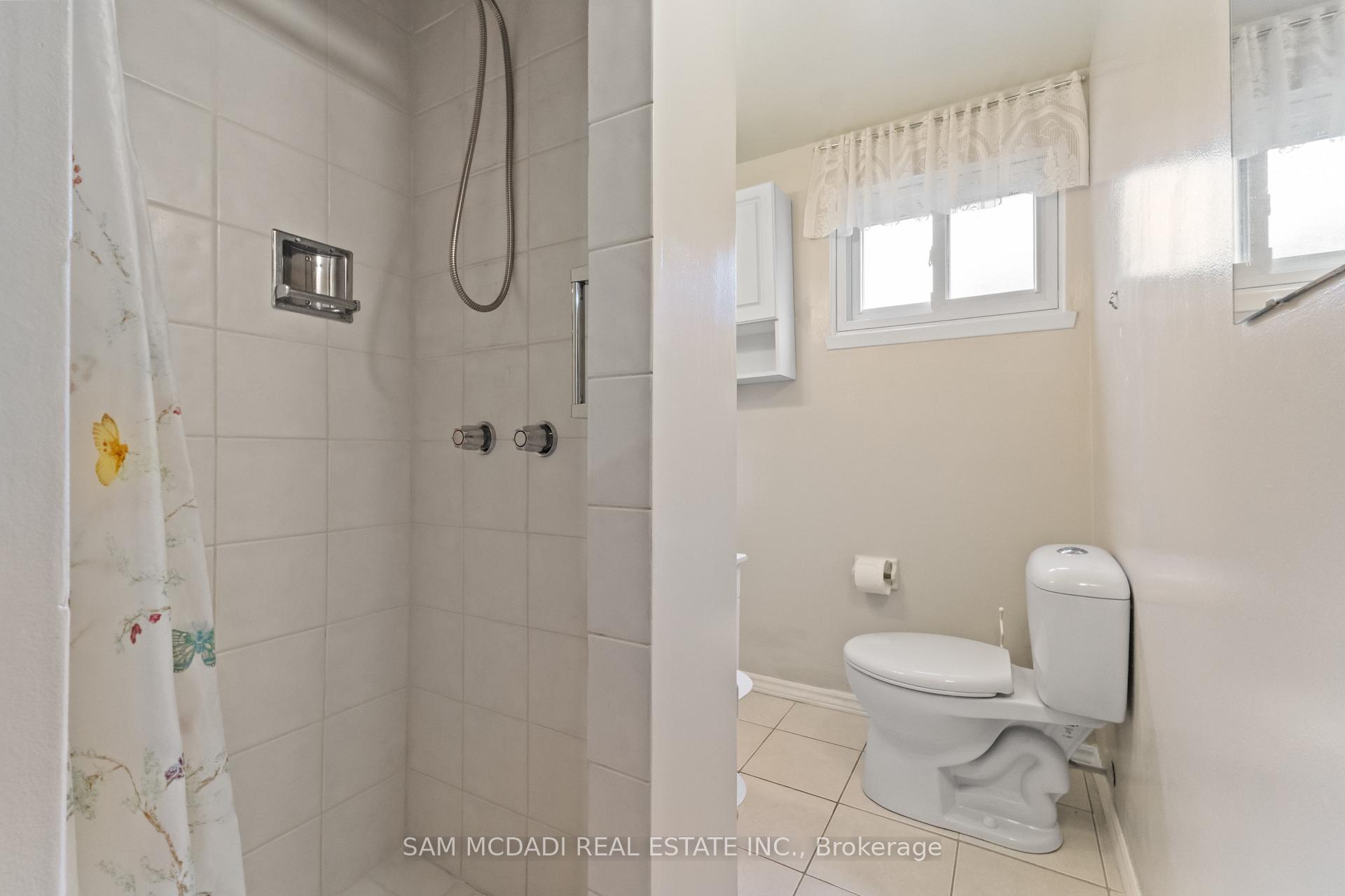 556 Paisley Boulevard W