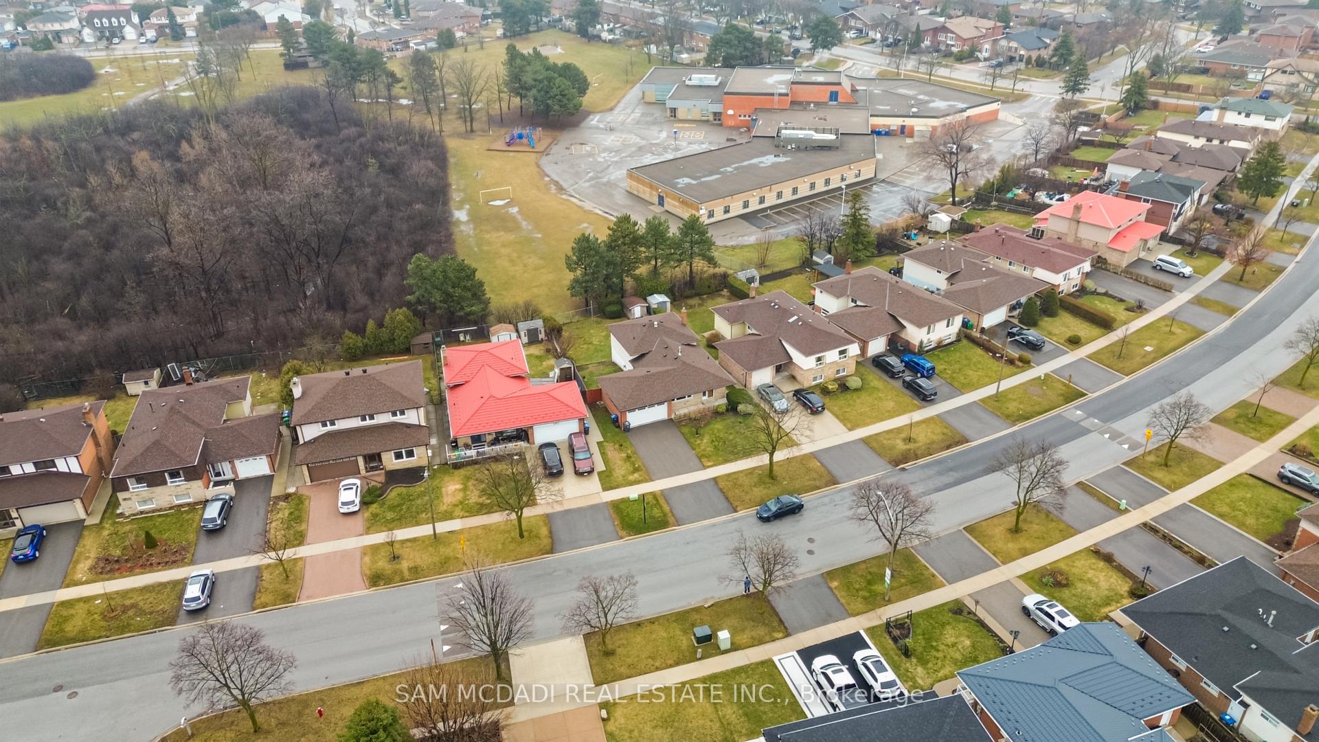 556 Paisley Boulevard W