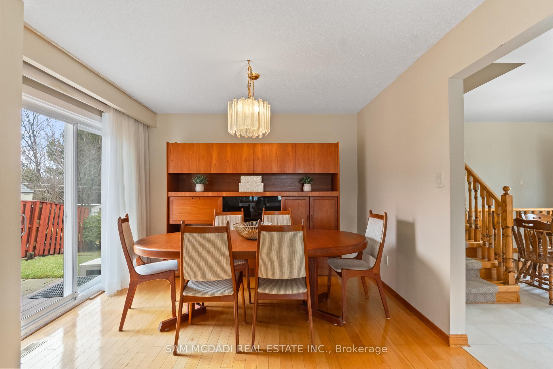 556 Paisley Boulevard W