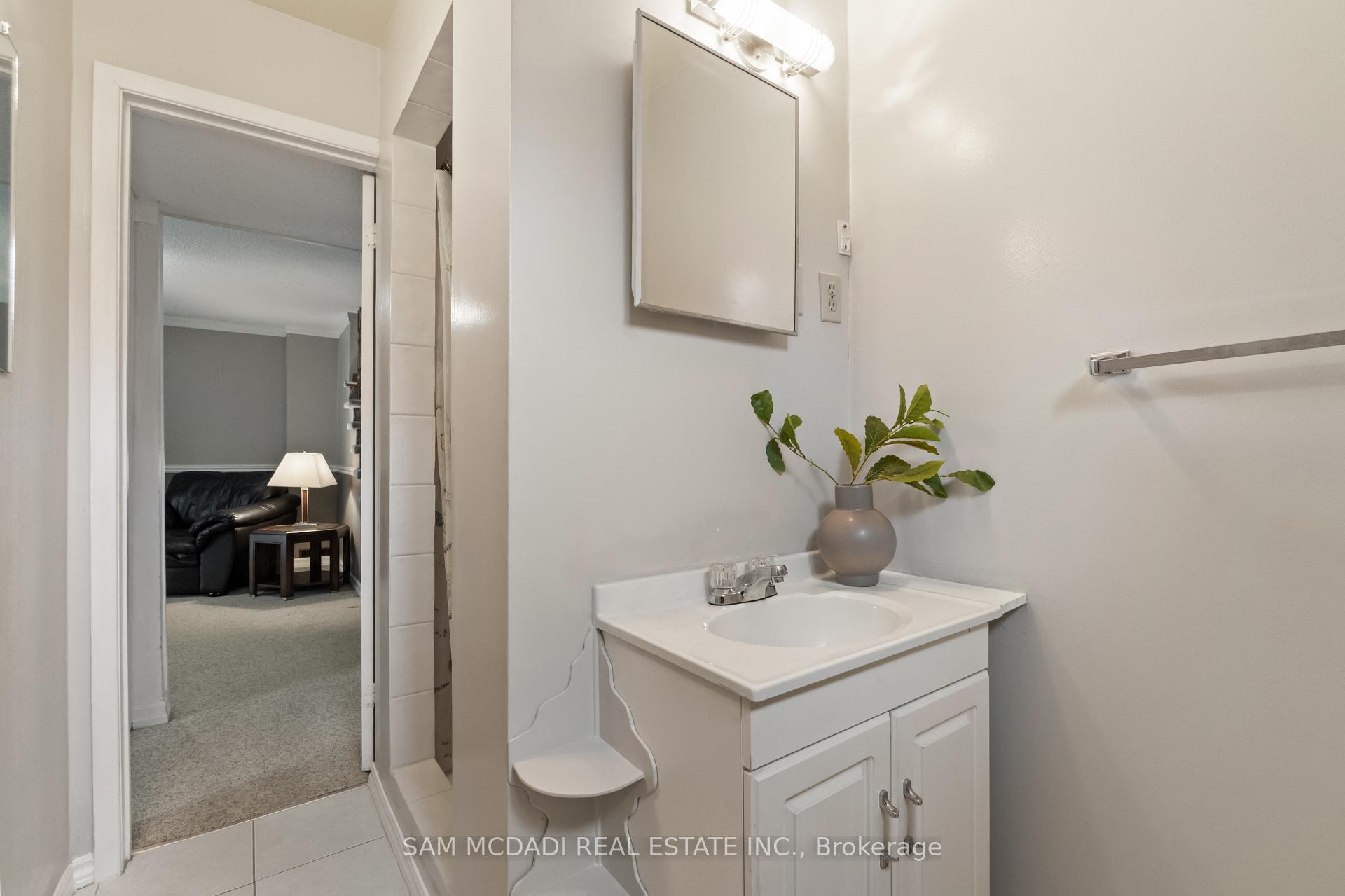 556 Paisley Boulevard W