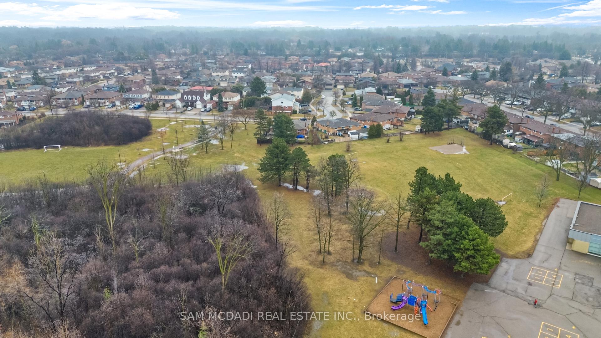 556 Paisley Boulevard W