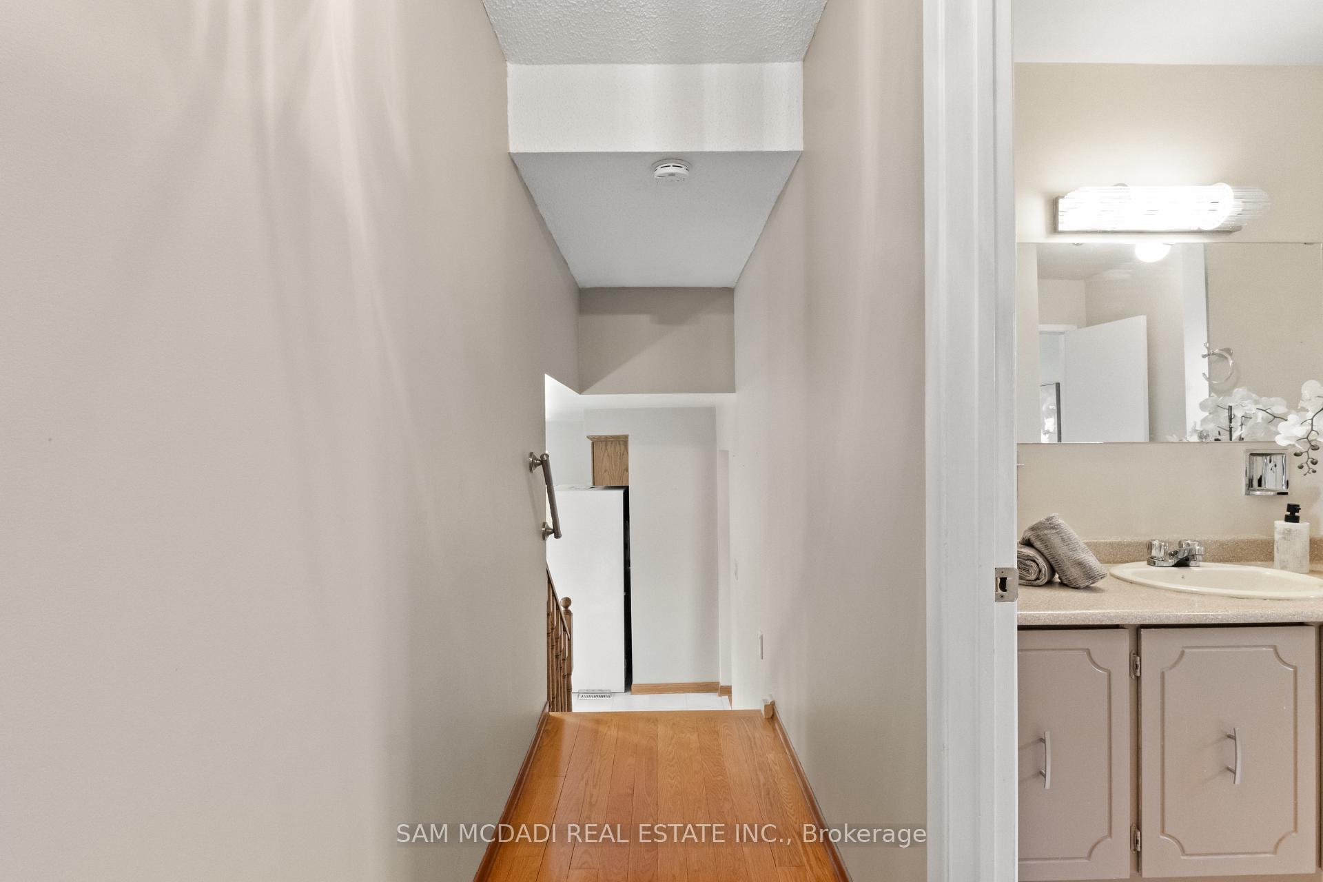 556 Paisley Boulevard W