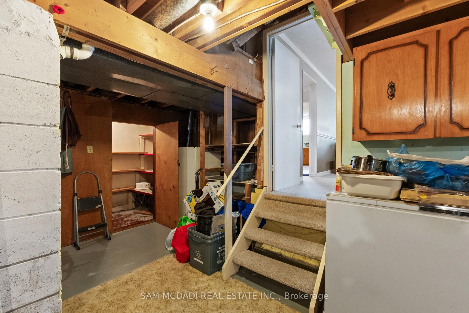 556 Paisley Boulevard W