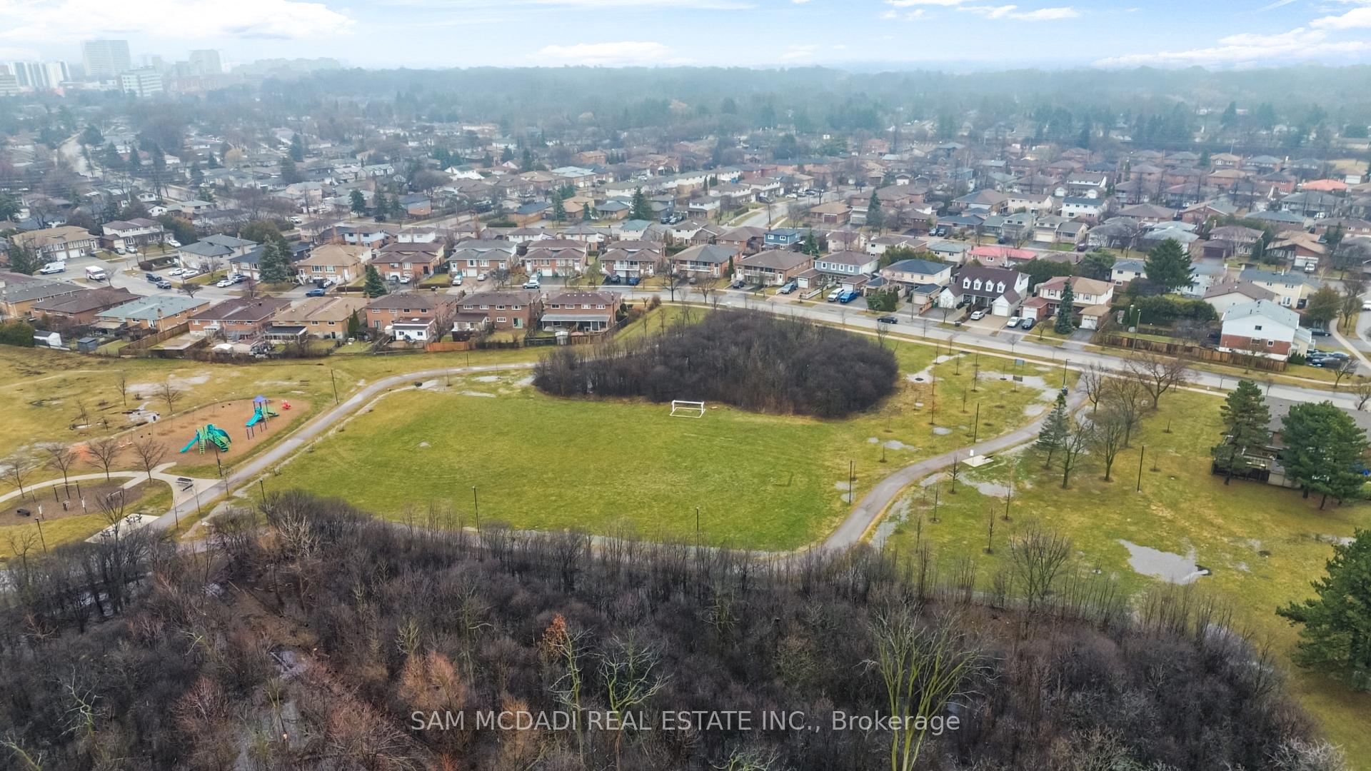 556 Paisley Boulevard W