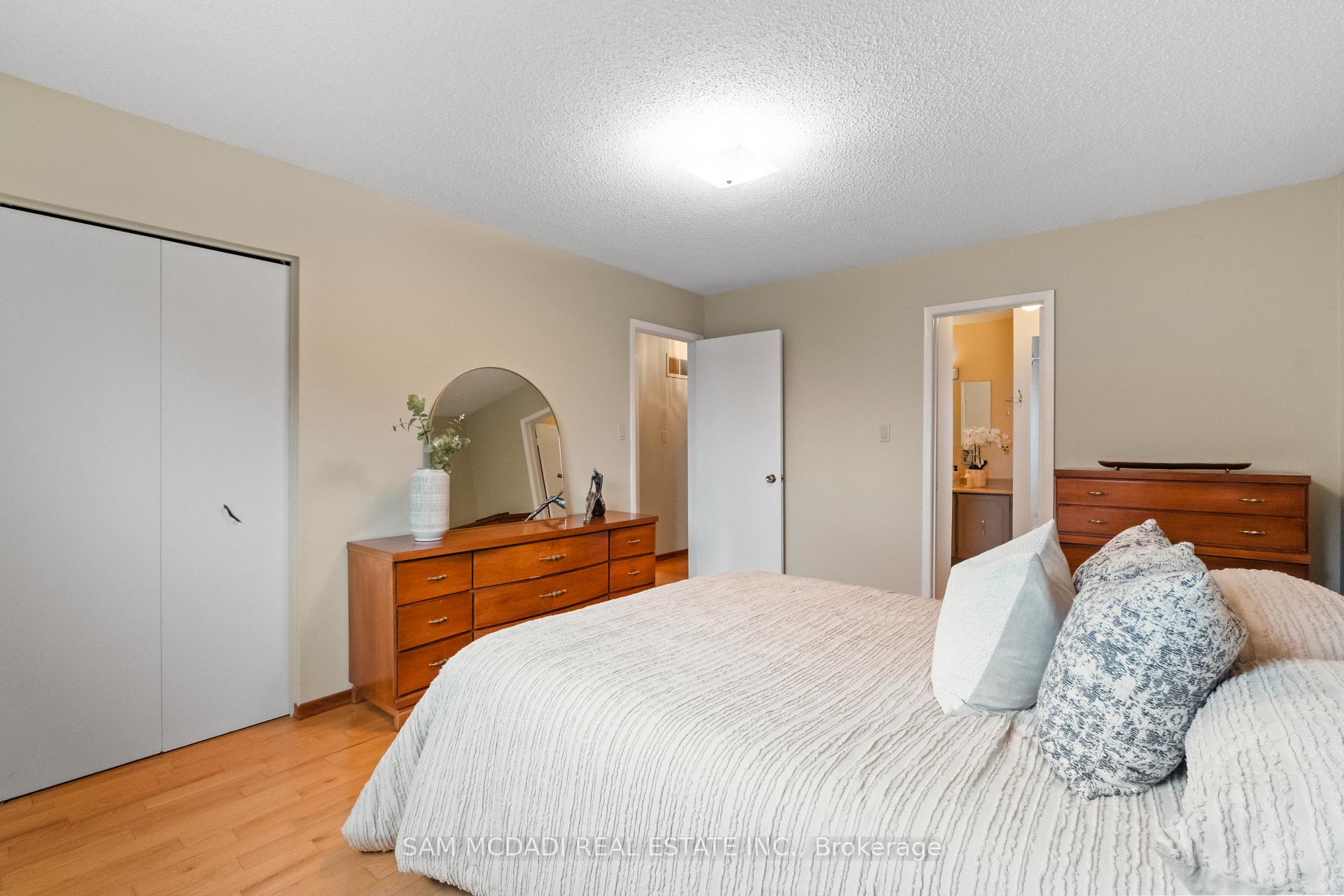 556 Paisley Boulevard W