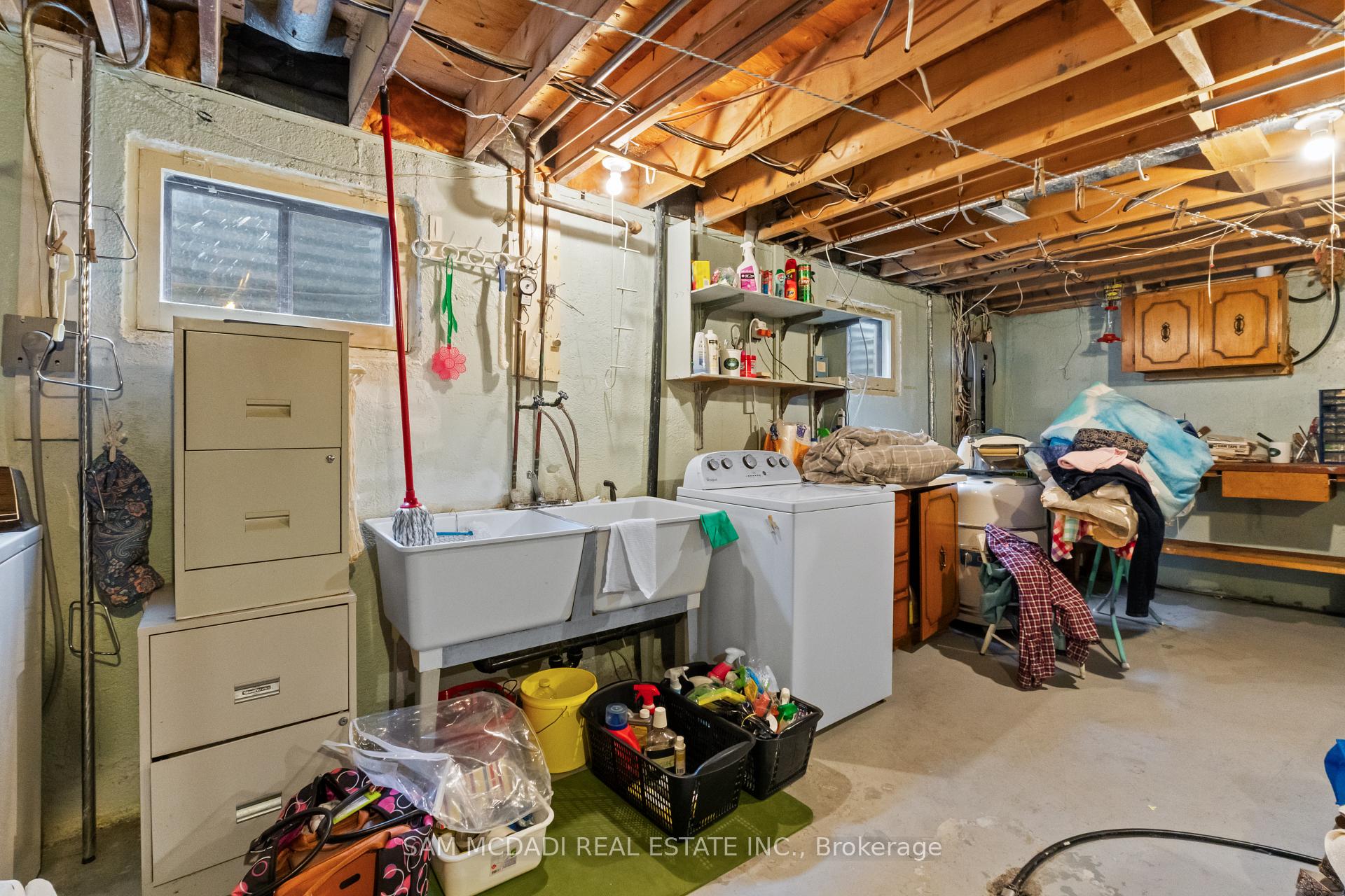 556 Paisley Boulevard W