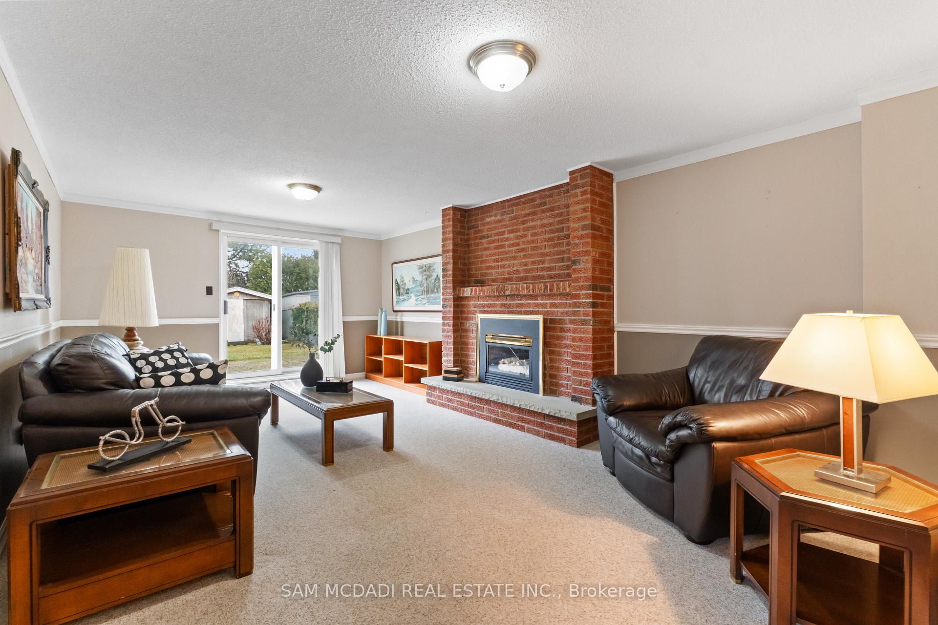 556 Paisley Boulevard W