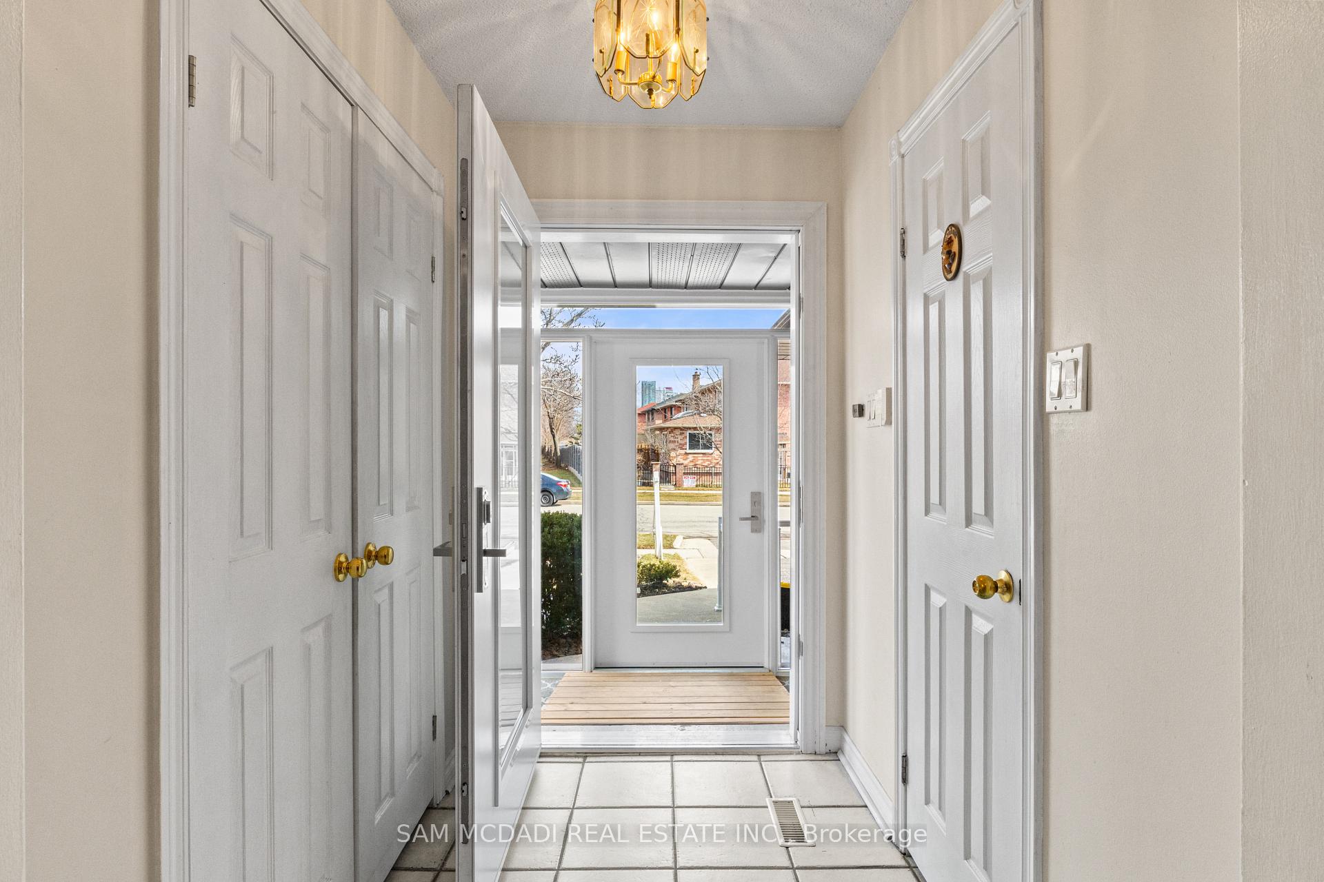 1004 Queensbridge Drive