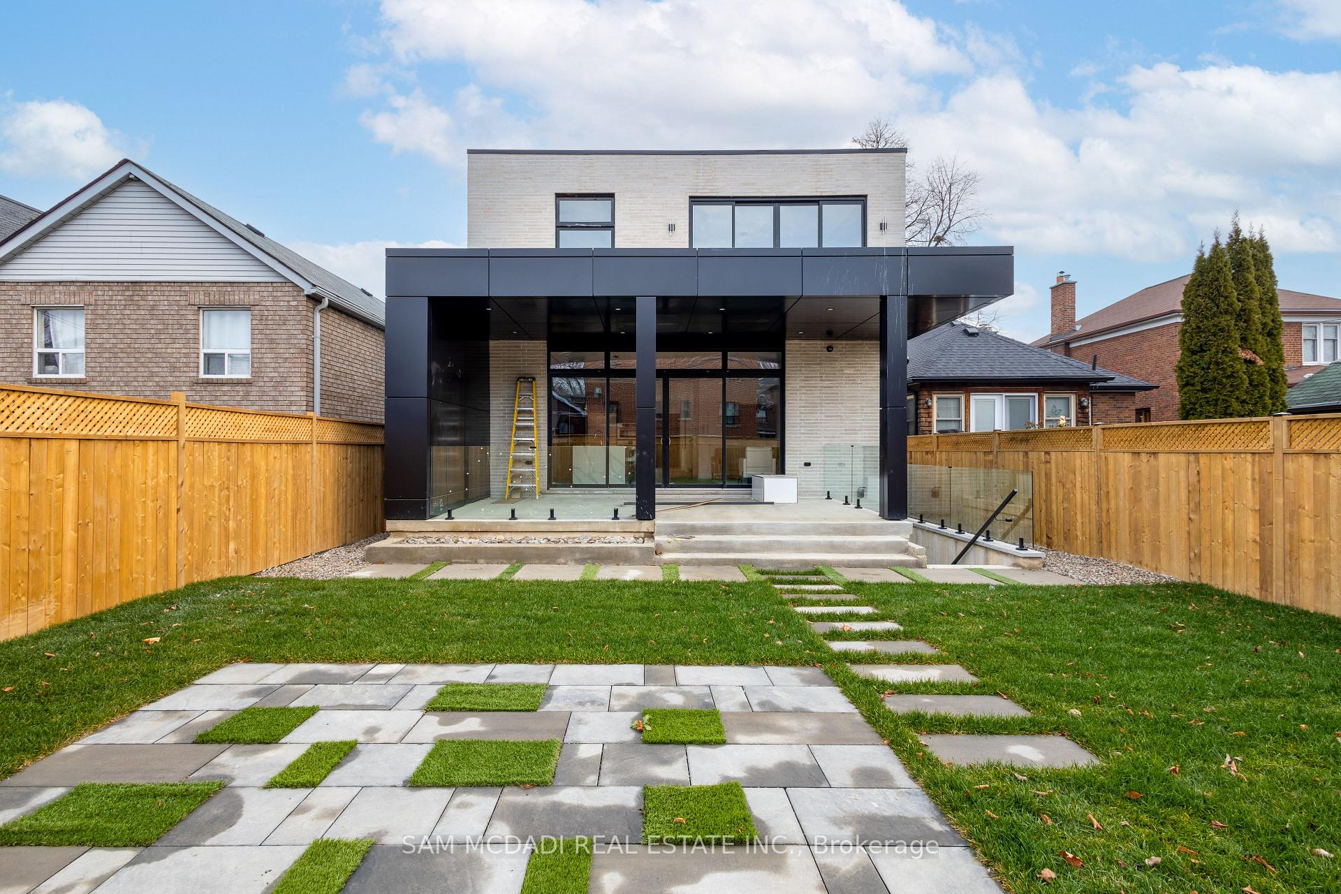 24 Twenty First Street