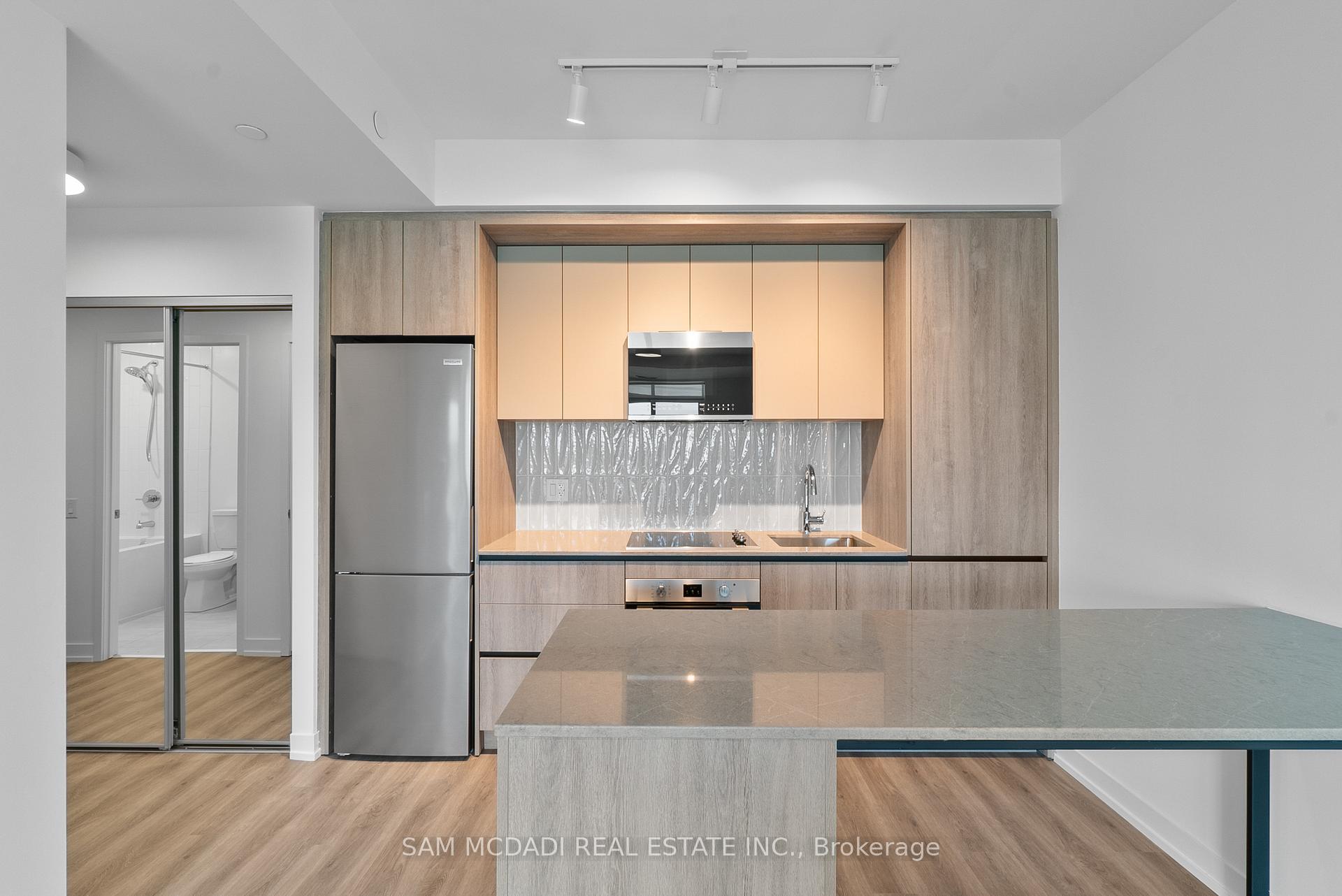 2485 Eglinton Avenue W 524