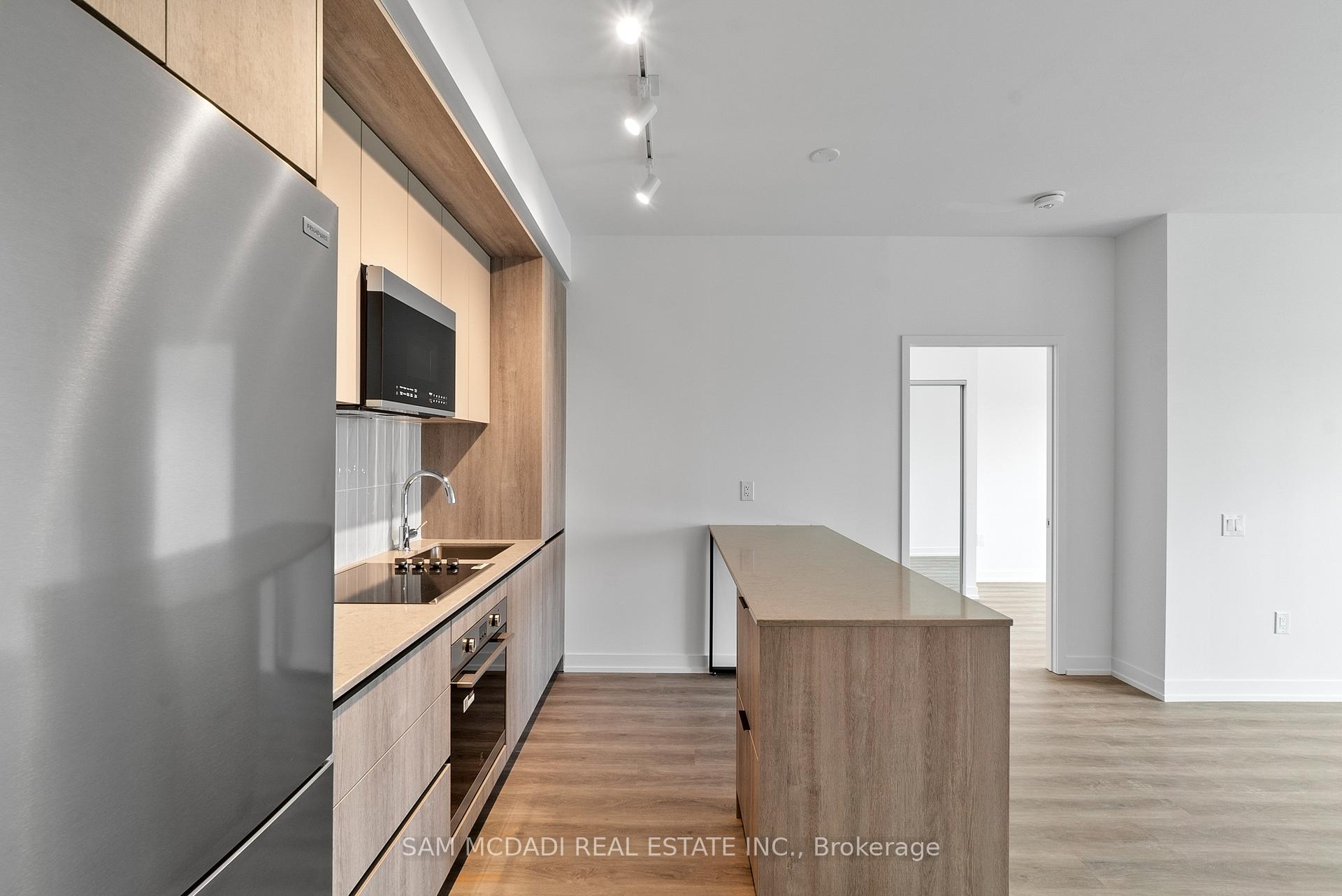 2485 Eglinton Avenue W 524