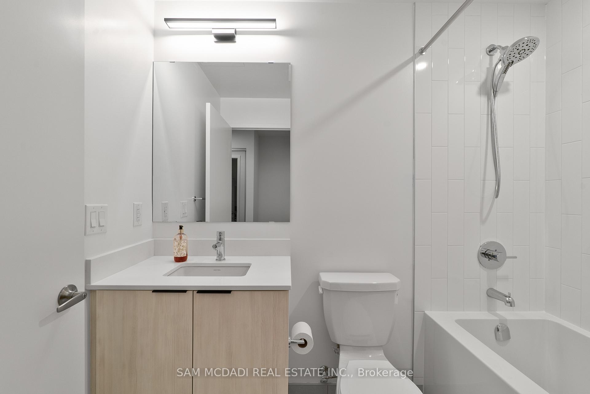 2485 Eglinton Avenue W 524