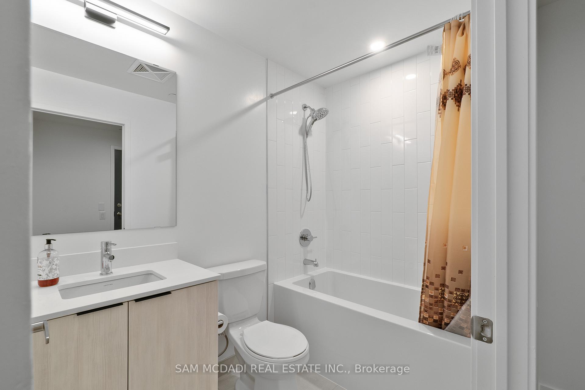 2485 Eglinton Avenue W 524