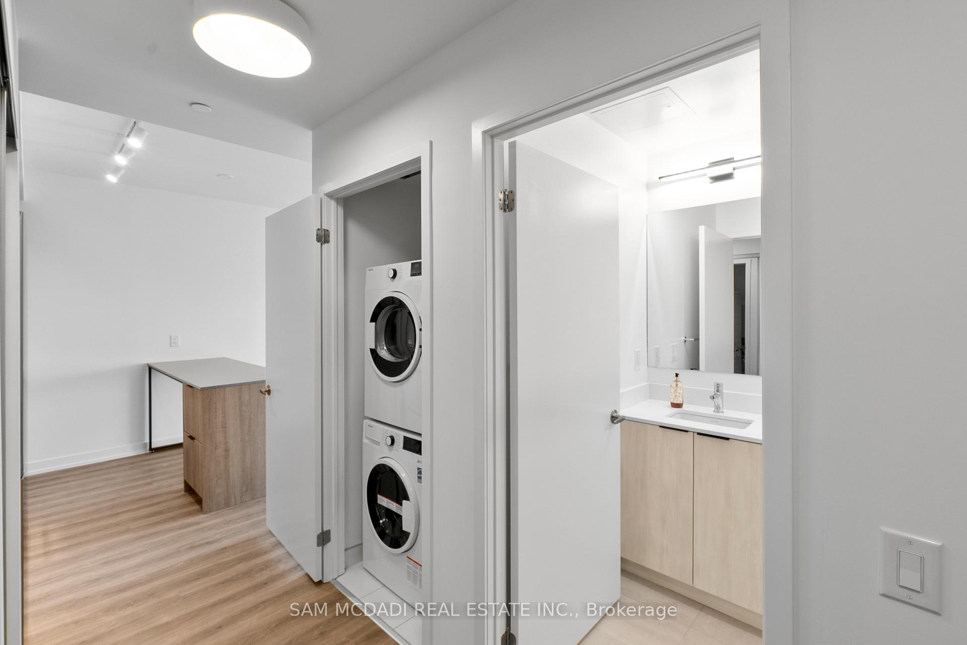 2485 Eglinton Avenue W 524