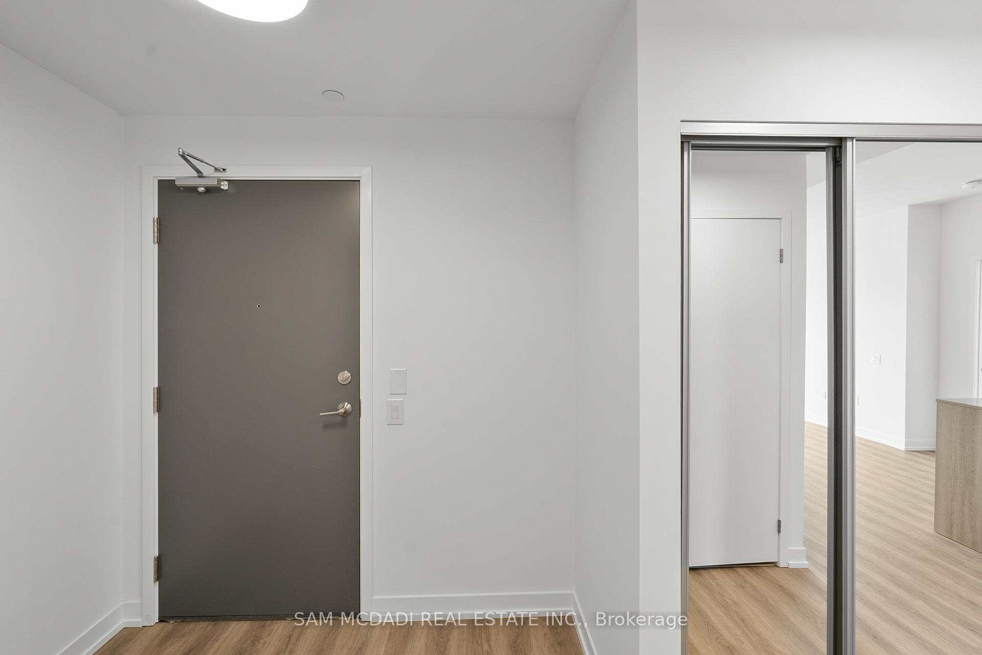 2485 Eglinton Avenue W 524