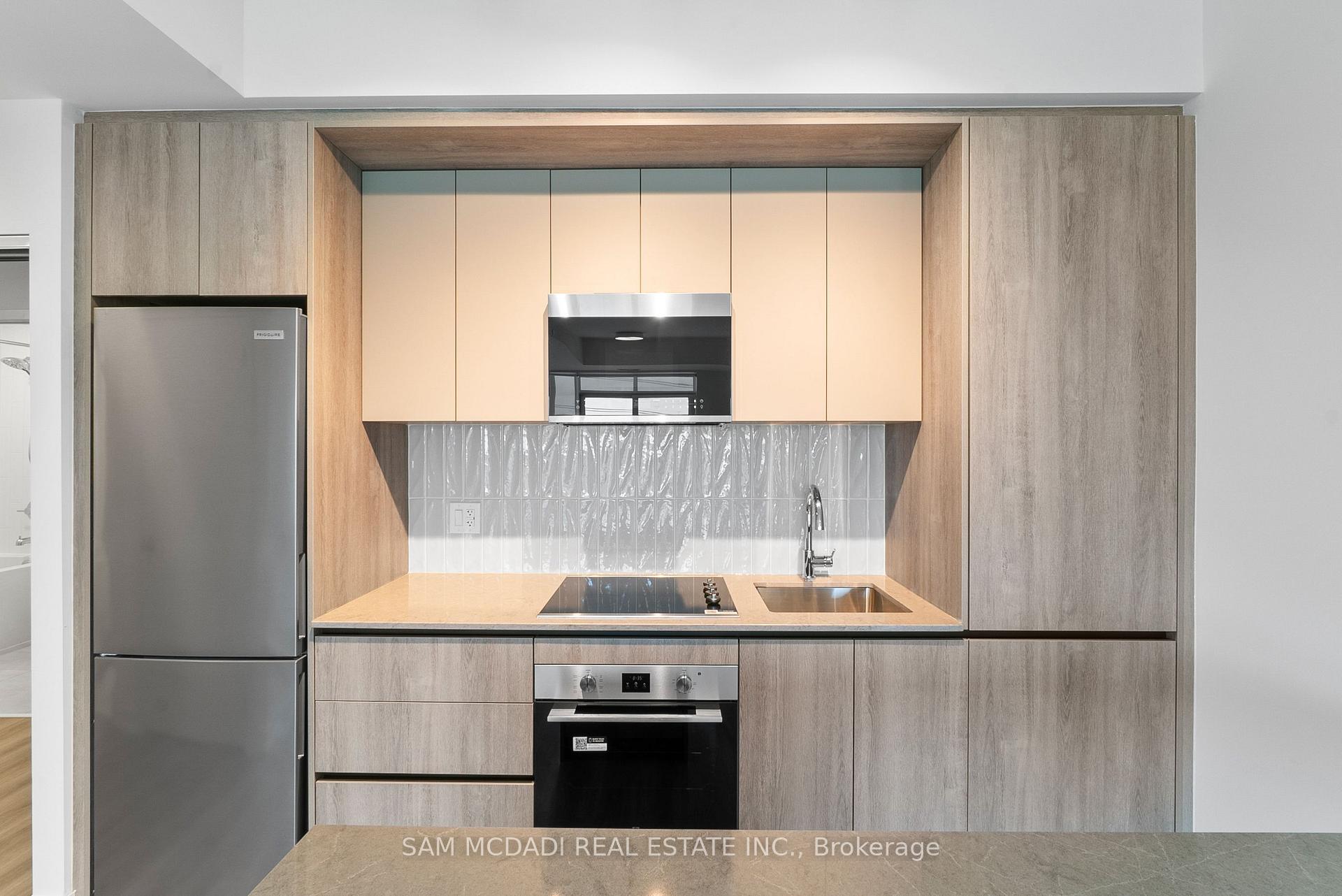 2485 Eglinton Avenue W 524