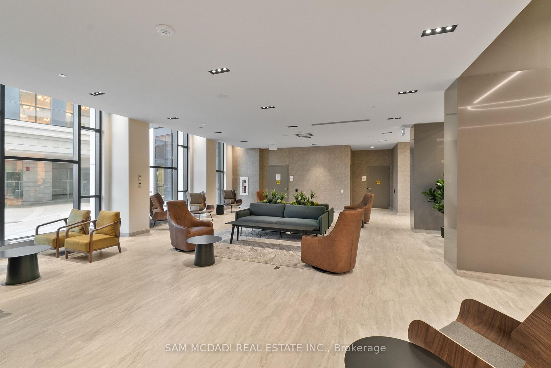 2485 Eglinton Avenue W 524