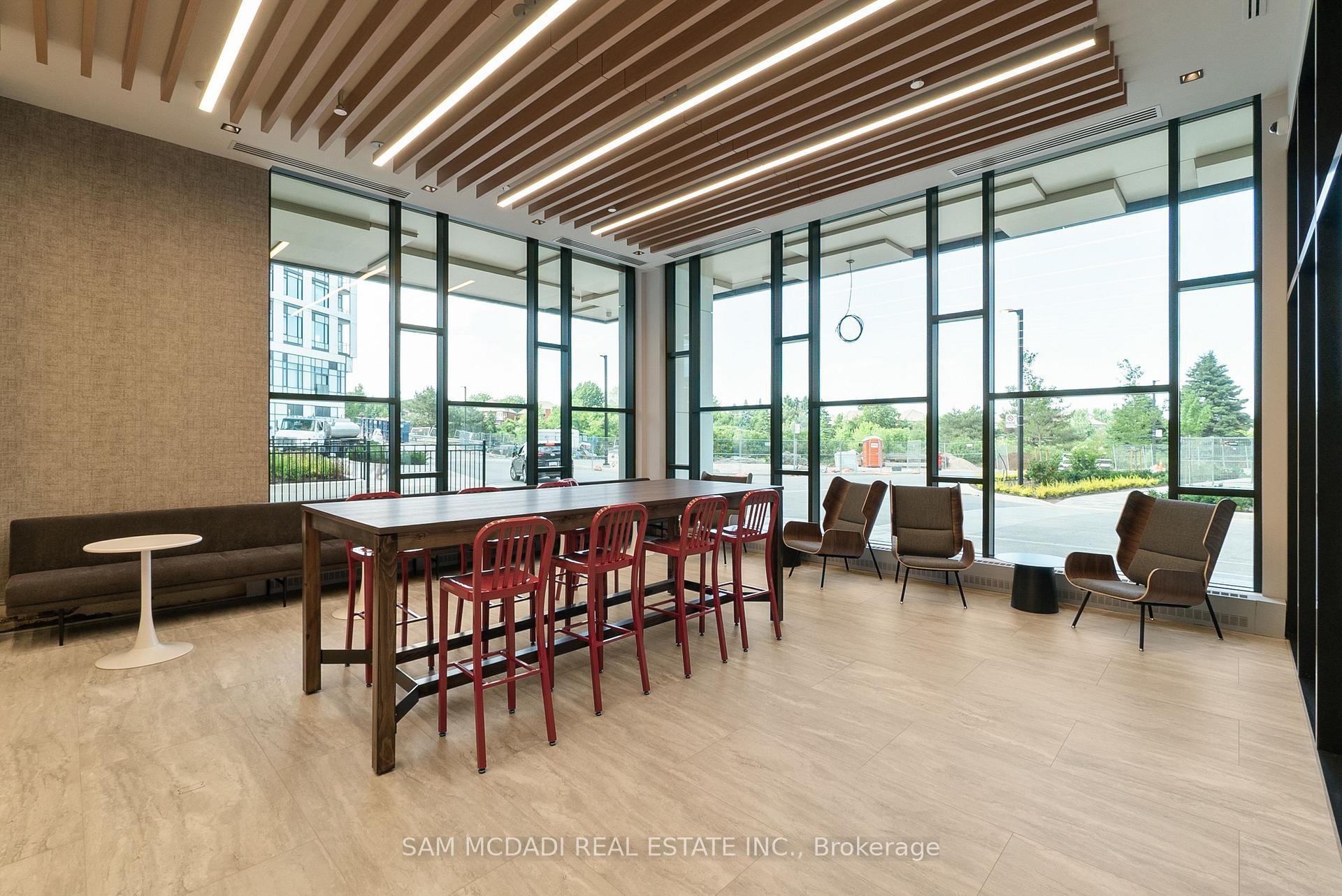 2485 Eglinton Avenue W 524