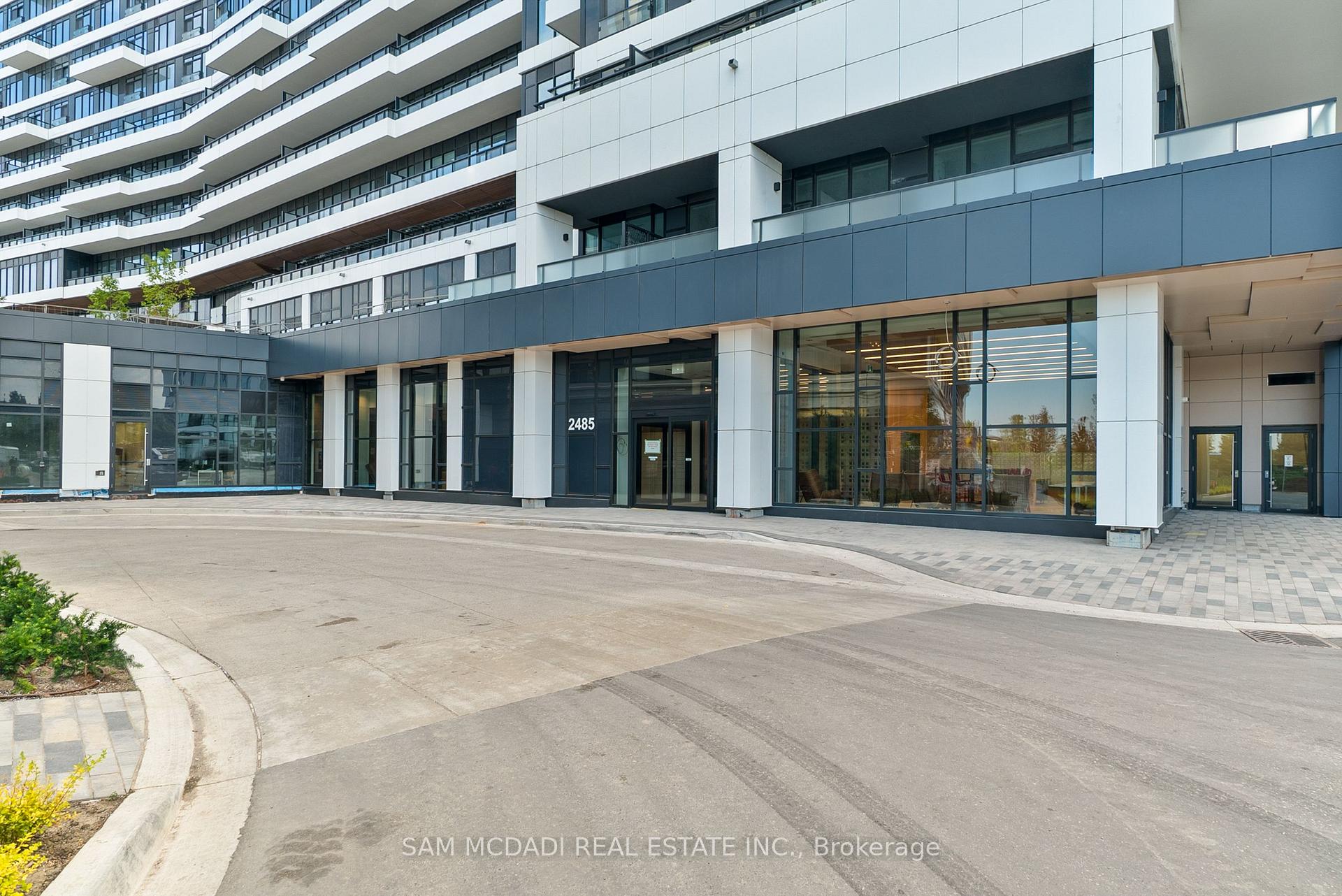 2485 Eglinton Avenue W 524