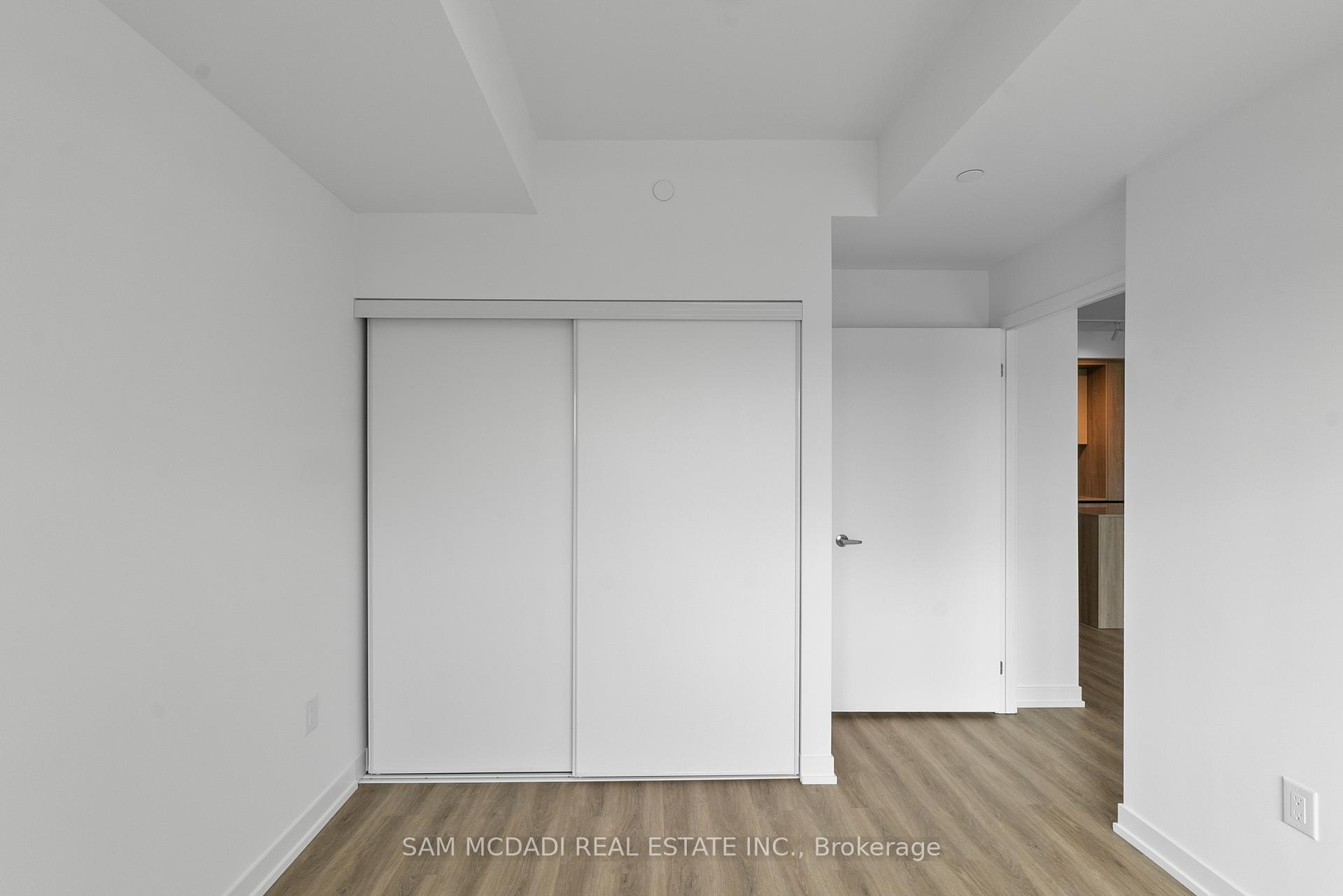 2485 Eglinton Avenue W 524