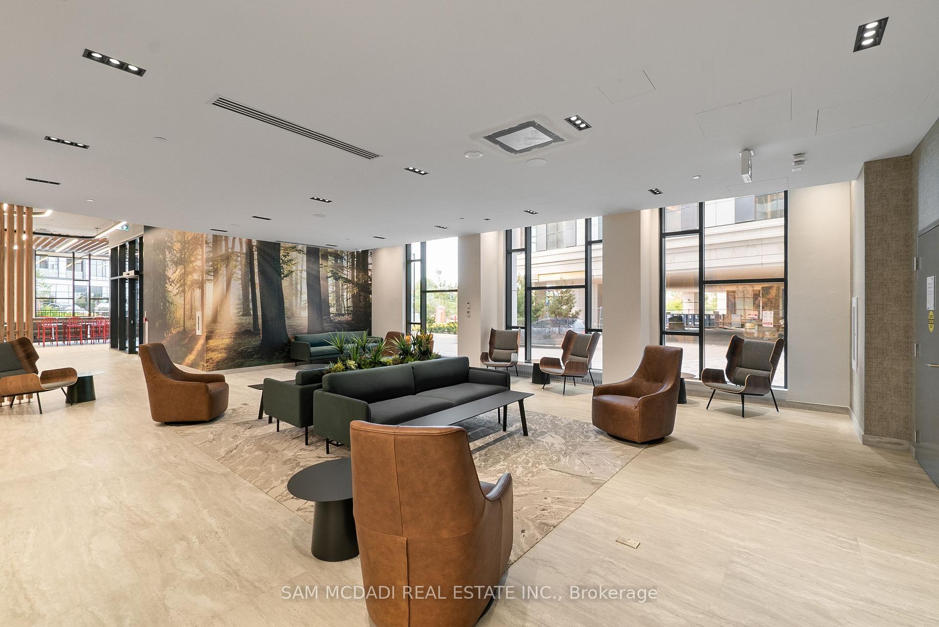 2485 Eglinton Avenue W 524