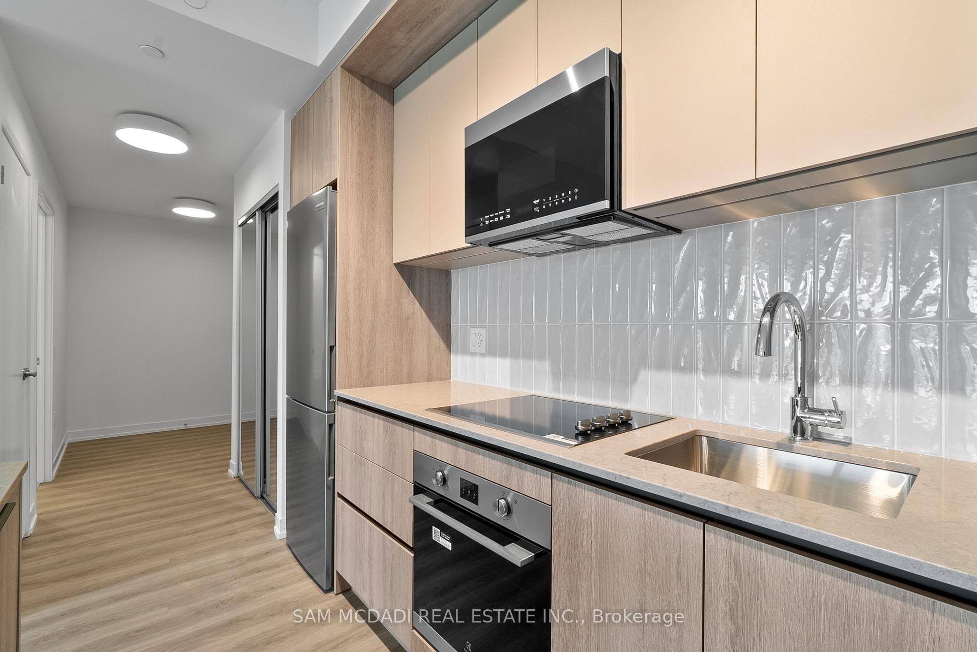 2485 Eglinton Avenue W 524