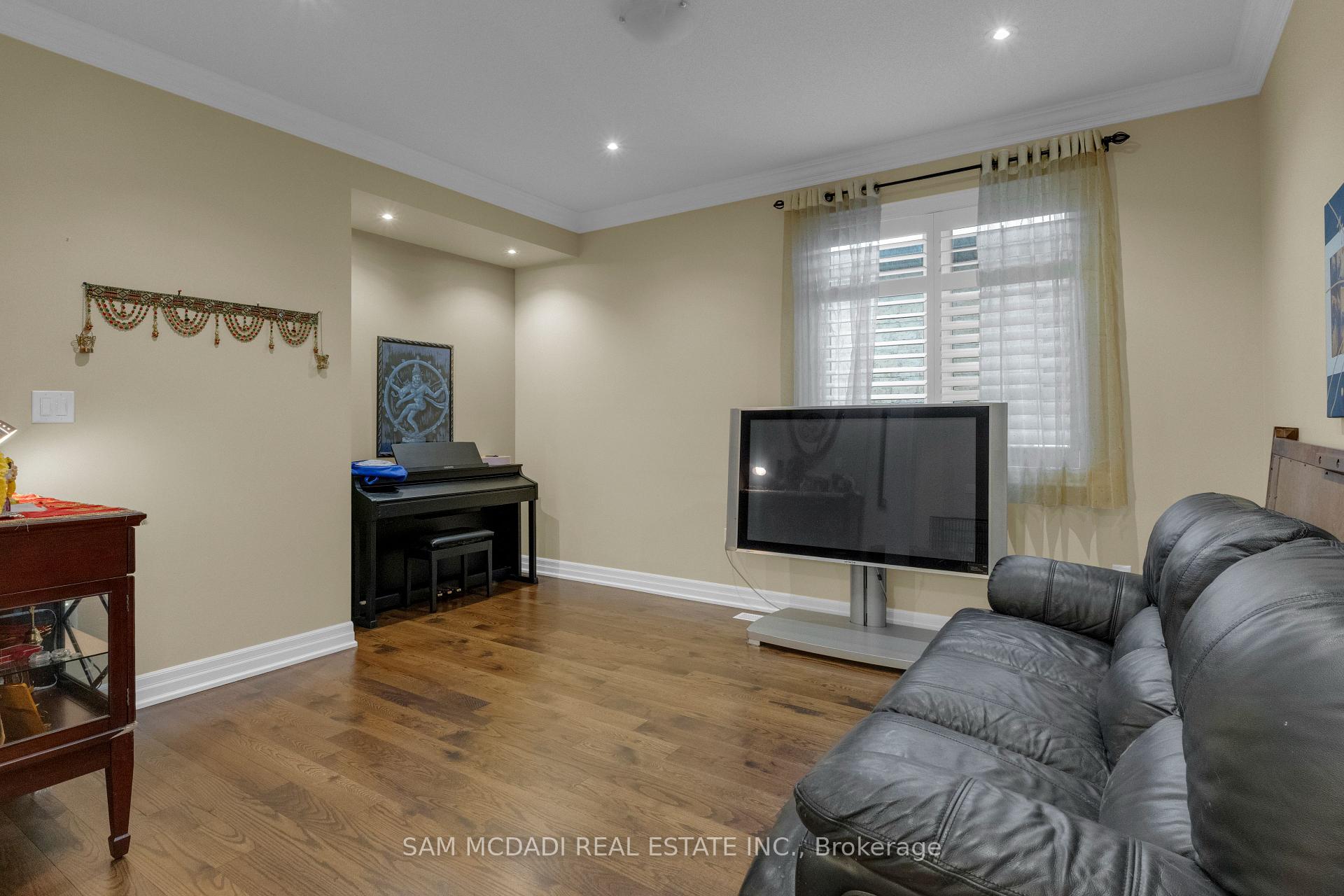 136 North Park Boulevard