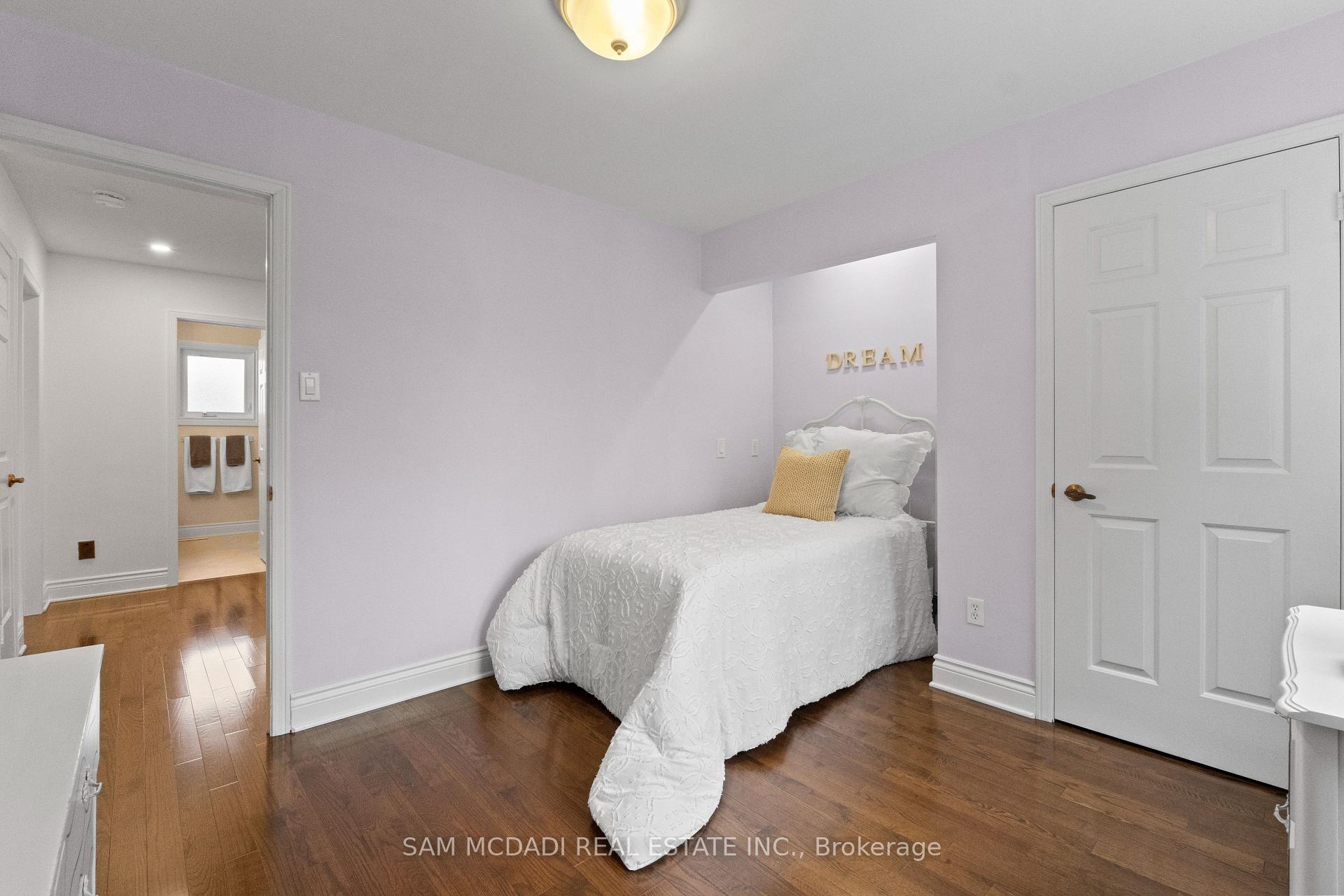 1653 Sherwood Forrest Circle