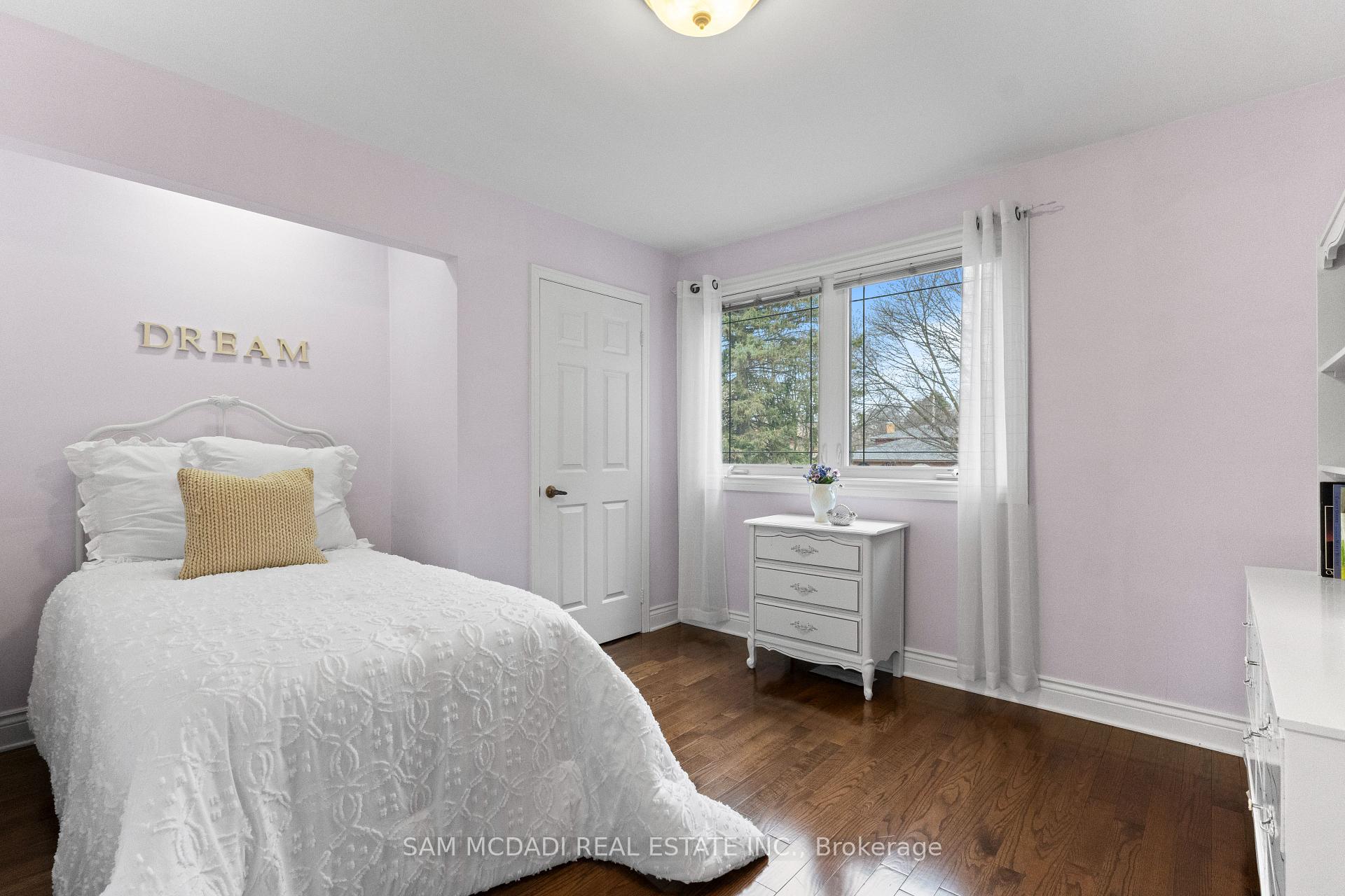 1653 Sherwood Forrest Circle