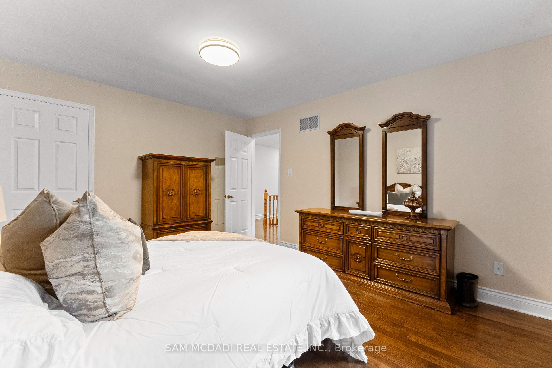 1653 Sherwood Forrest Circle