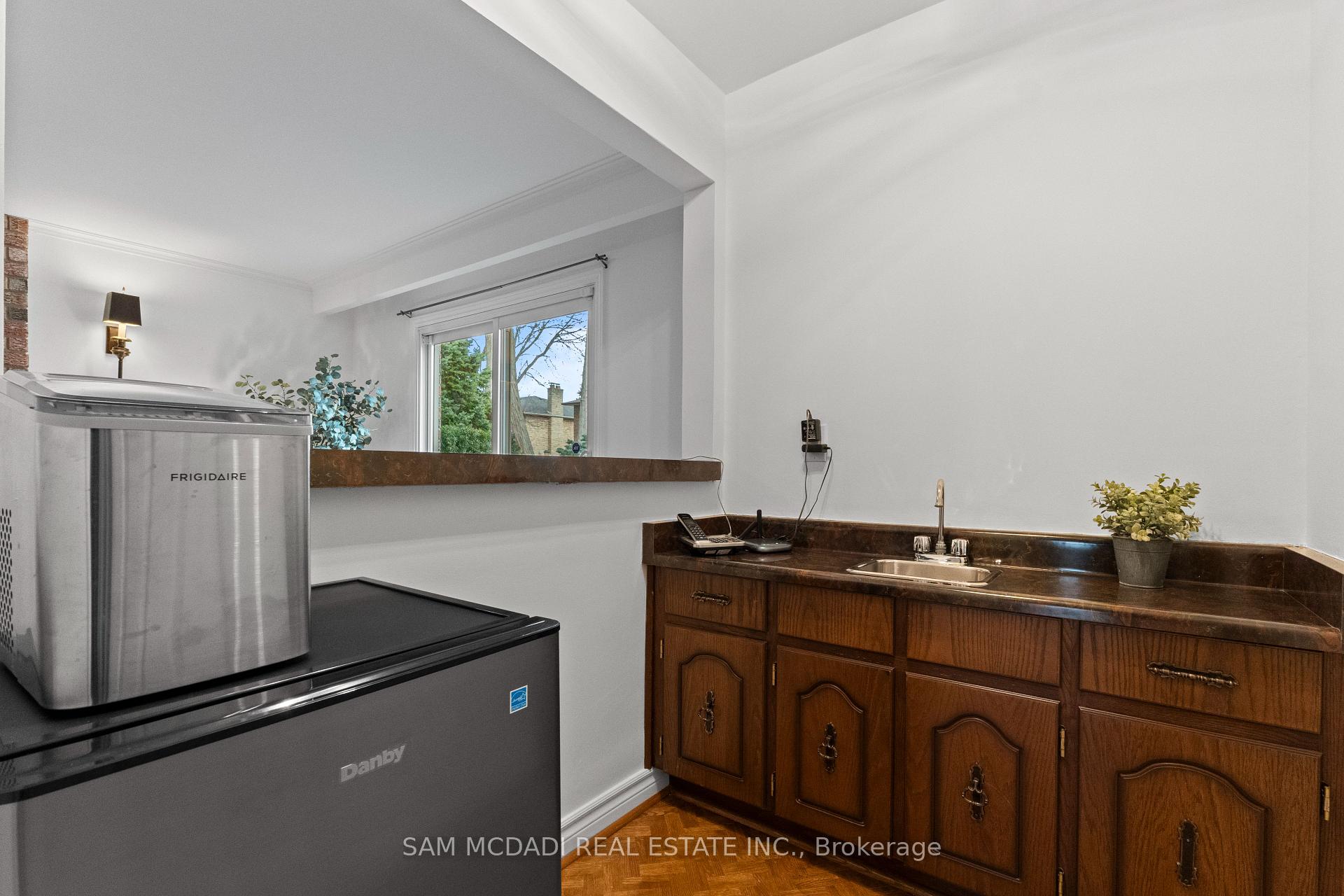 1653 Sherwood Forrest Circle