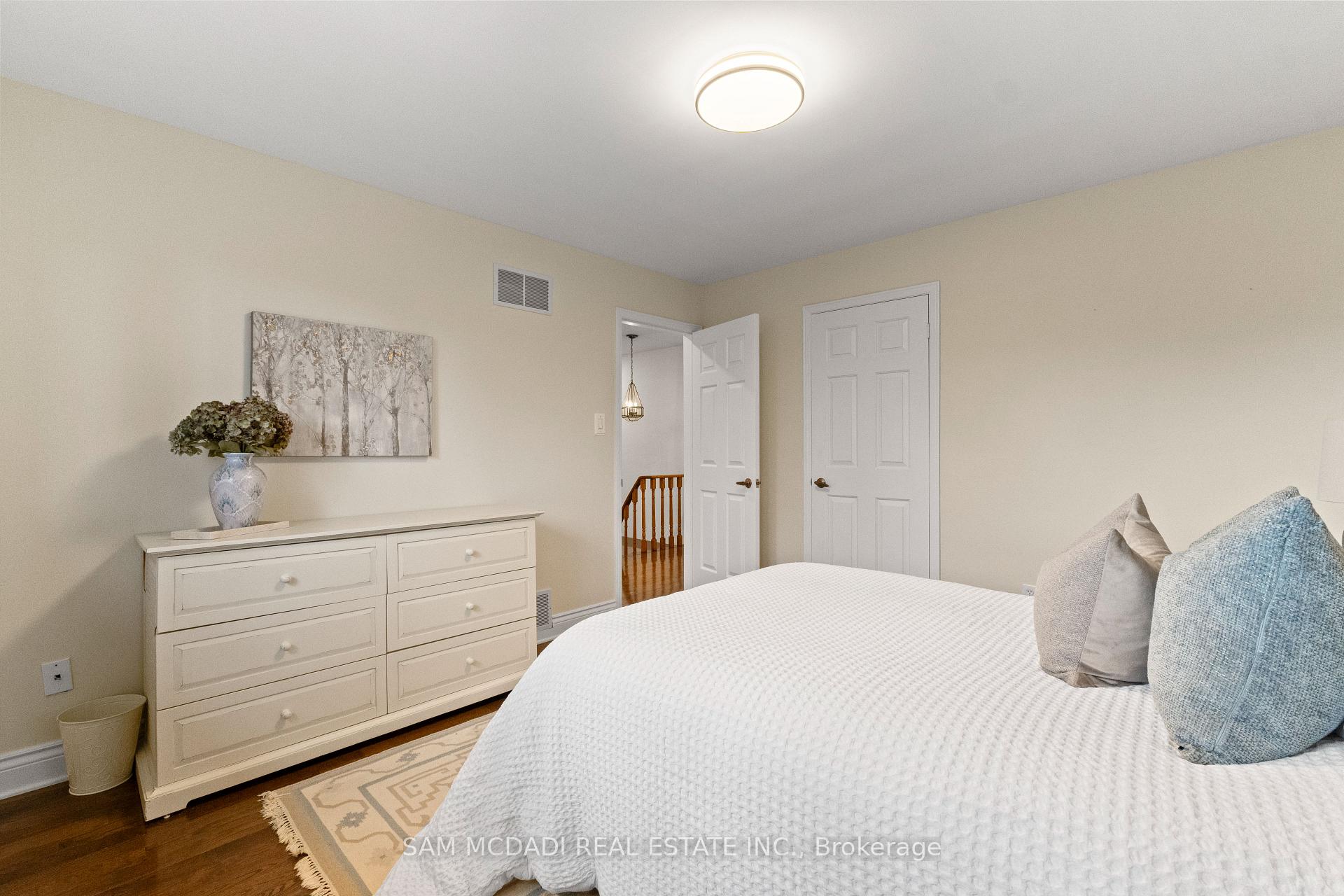 1653 Sherwood Forrest Circle