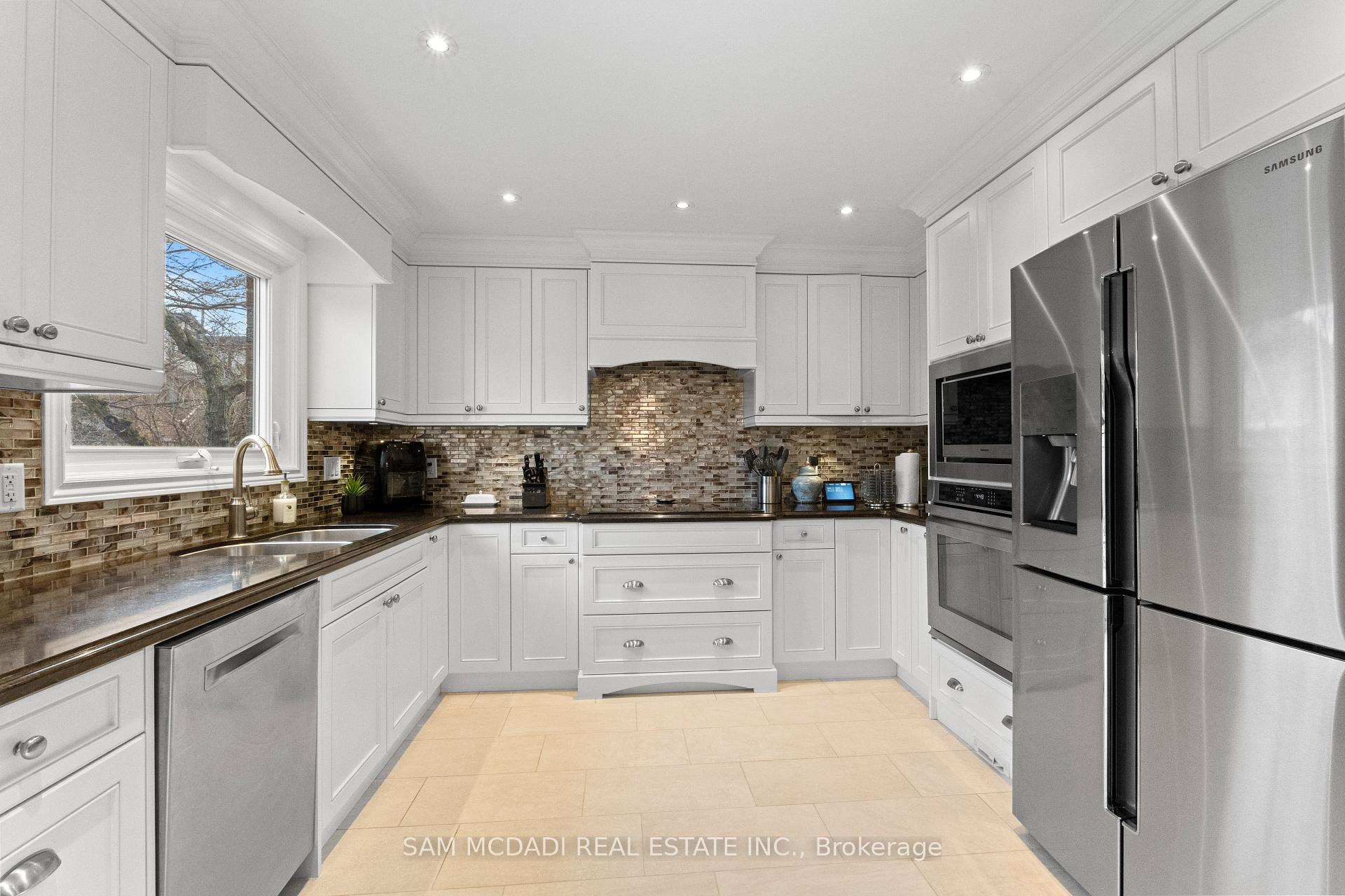 1653 Sherwood Forrest Circle