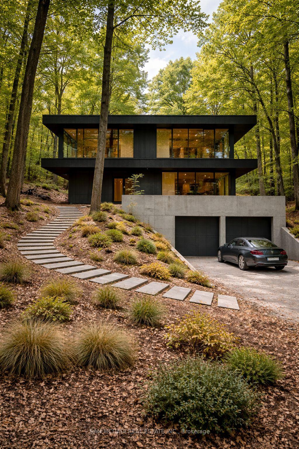 1470 Pinetree Crescent