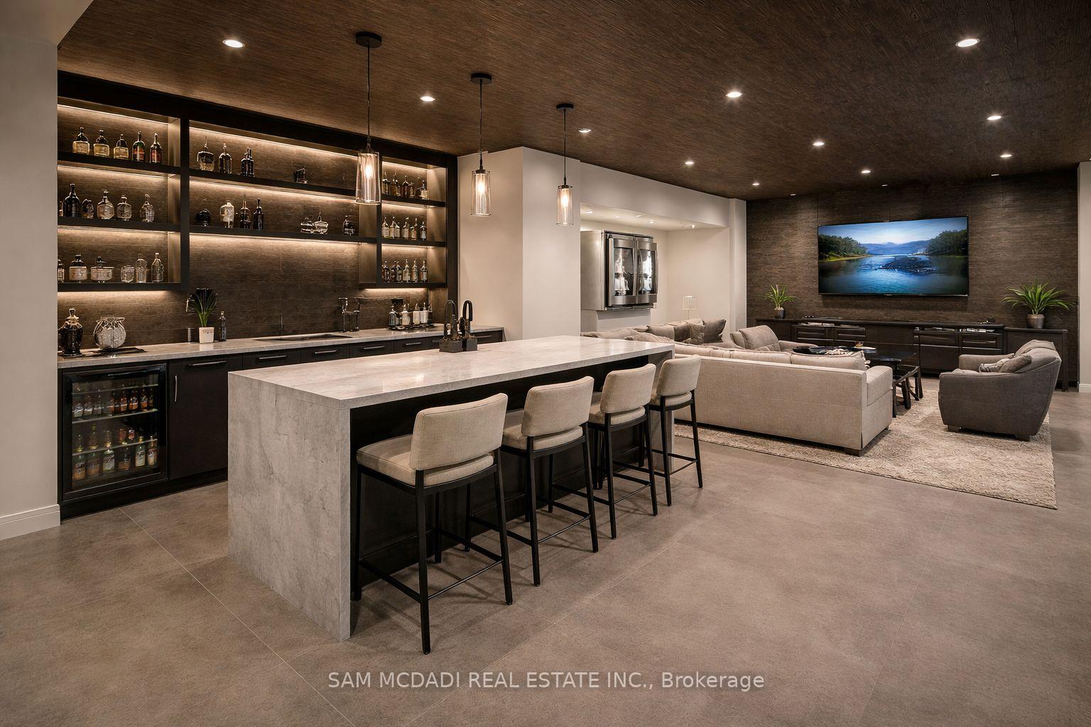 1470 Pinetree Crescent