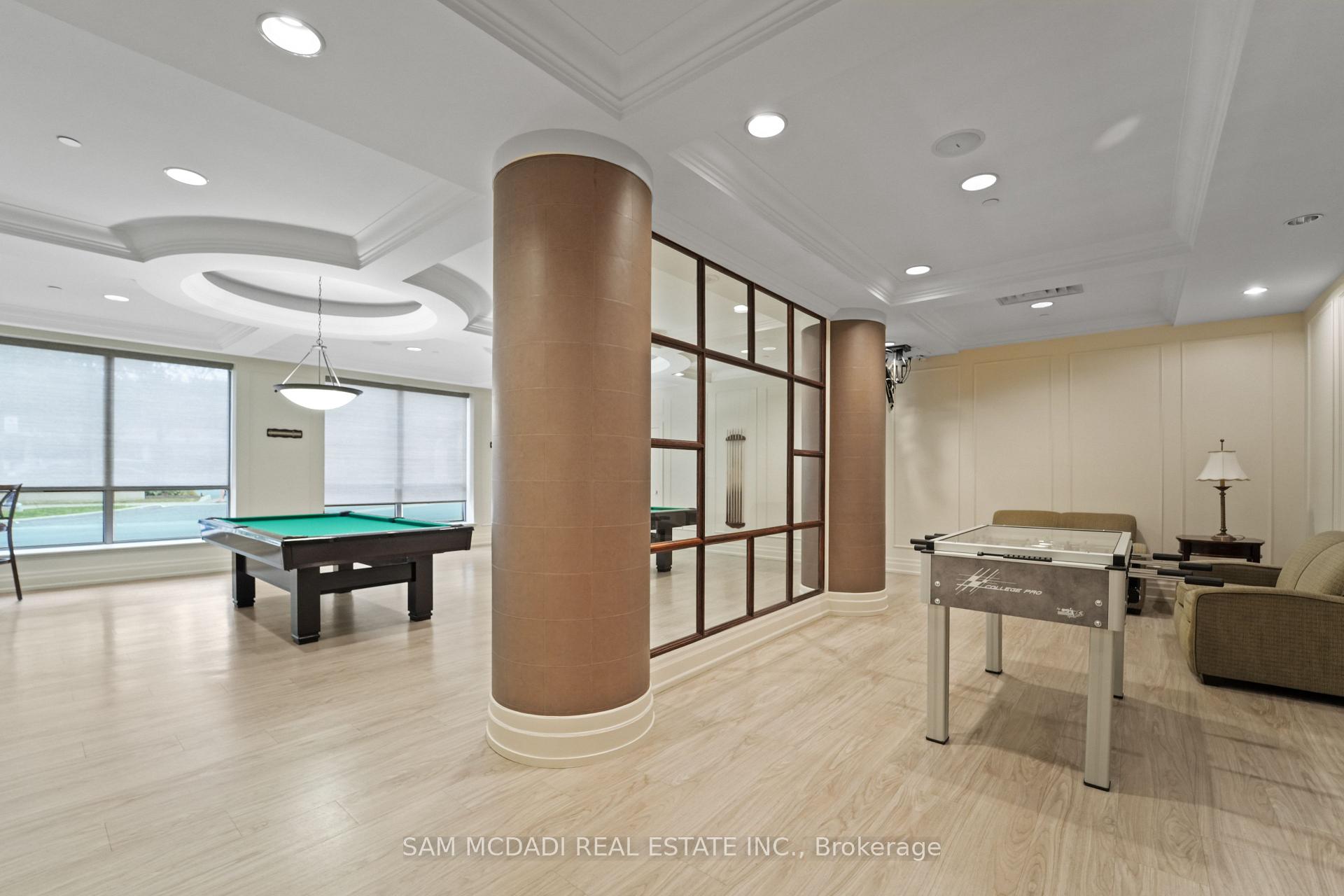 5229 Dundas Street W 2002