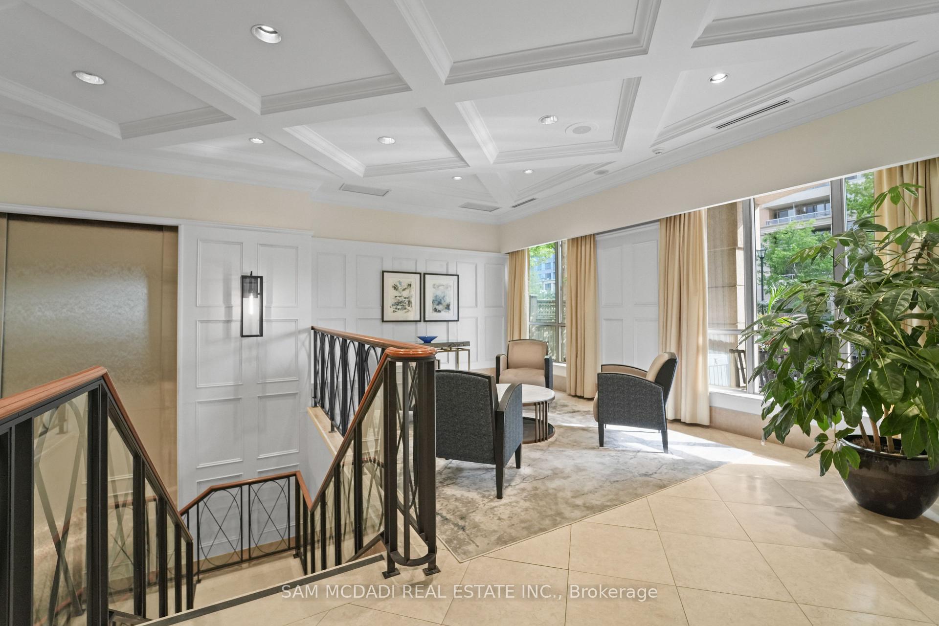 5229 Dundas Street W 2002