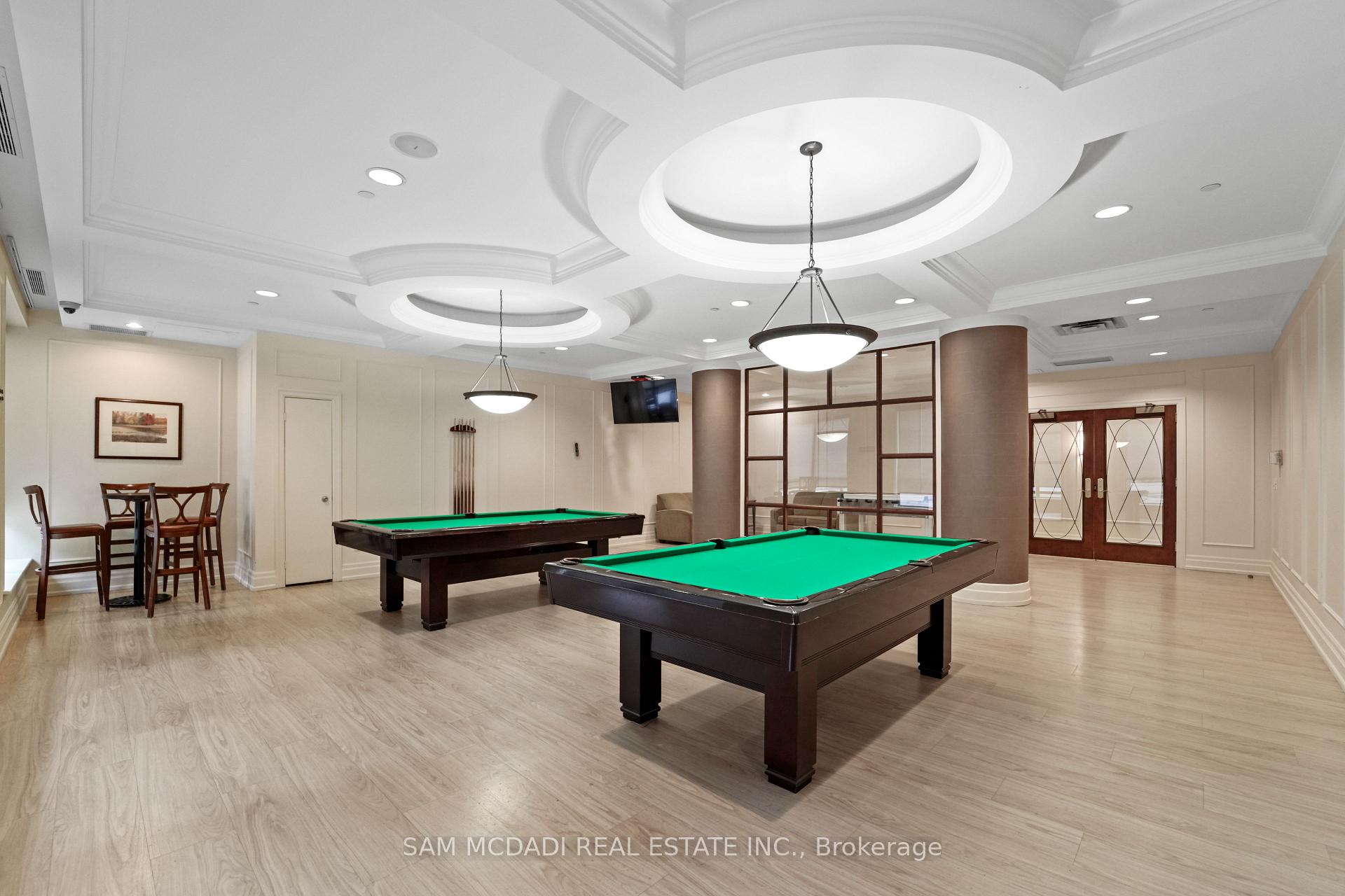 5229 Dundas Street W 2002