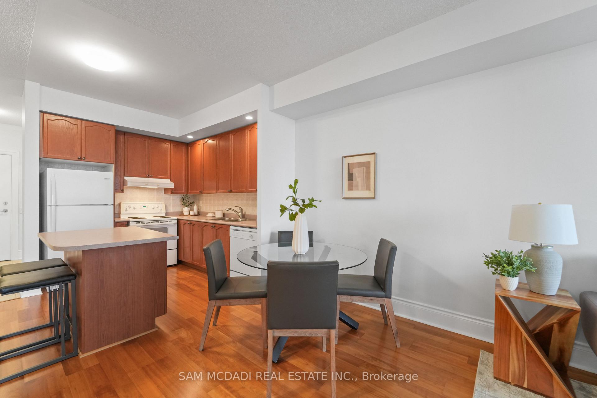 5229 Dundas Street W 2002