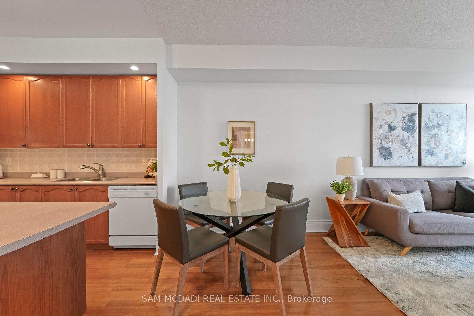 5229 Dundas Street W 2002