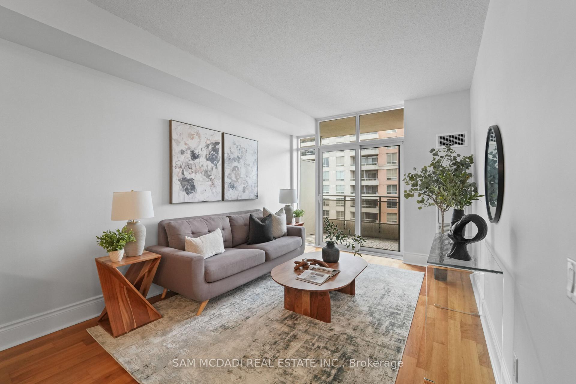 5229 Dundas Street W 2002