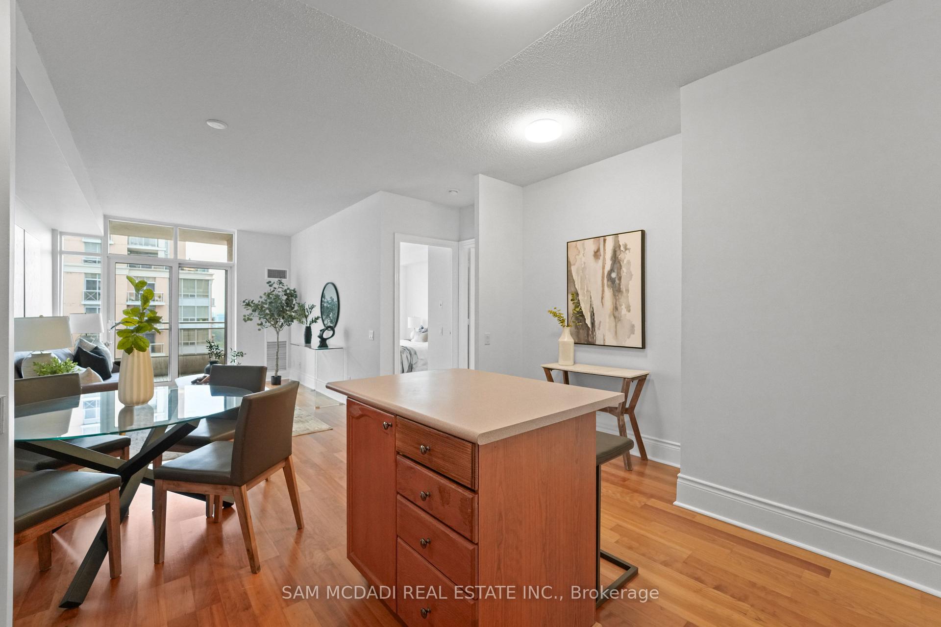 5229 Dundas Street W 2002