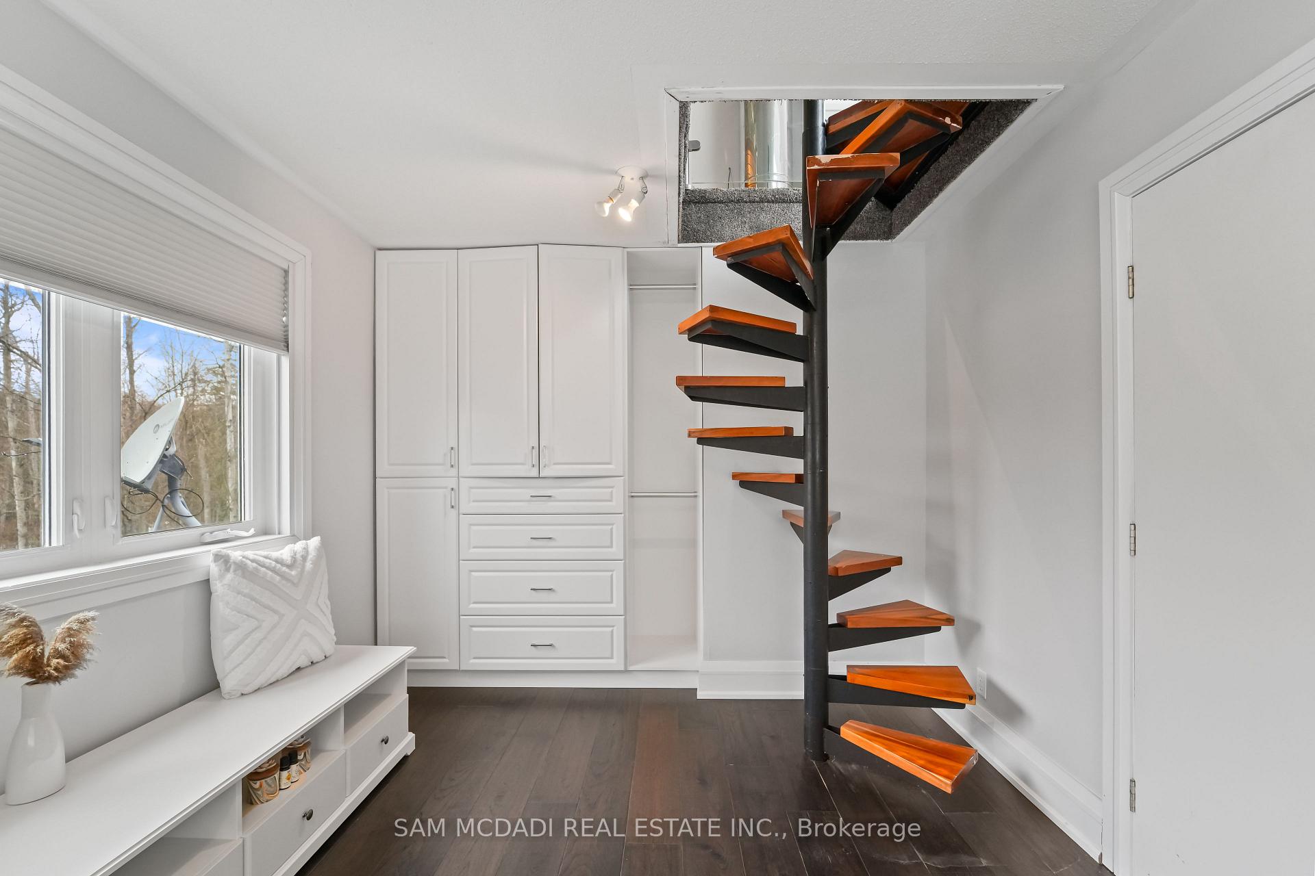 2814 Forks Of The Credit Road