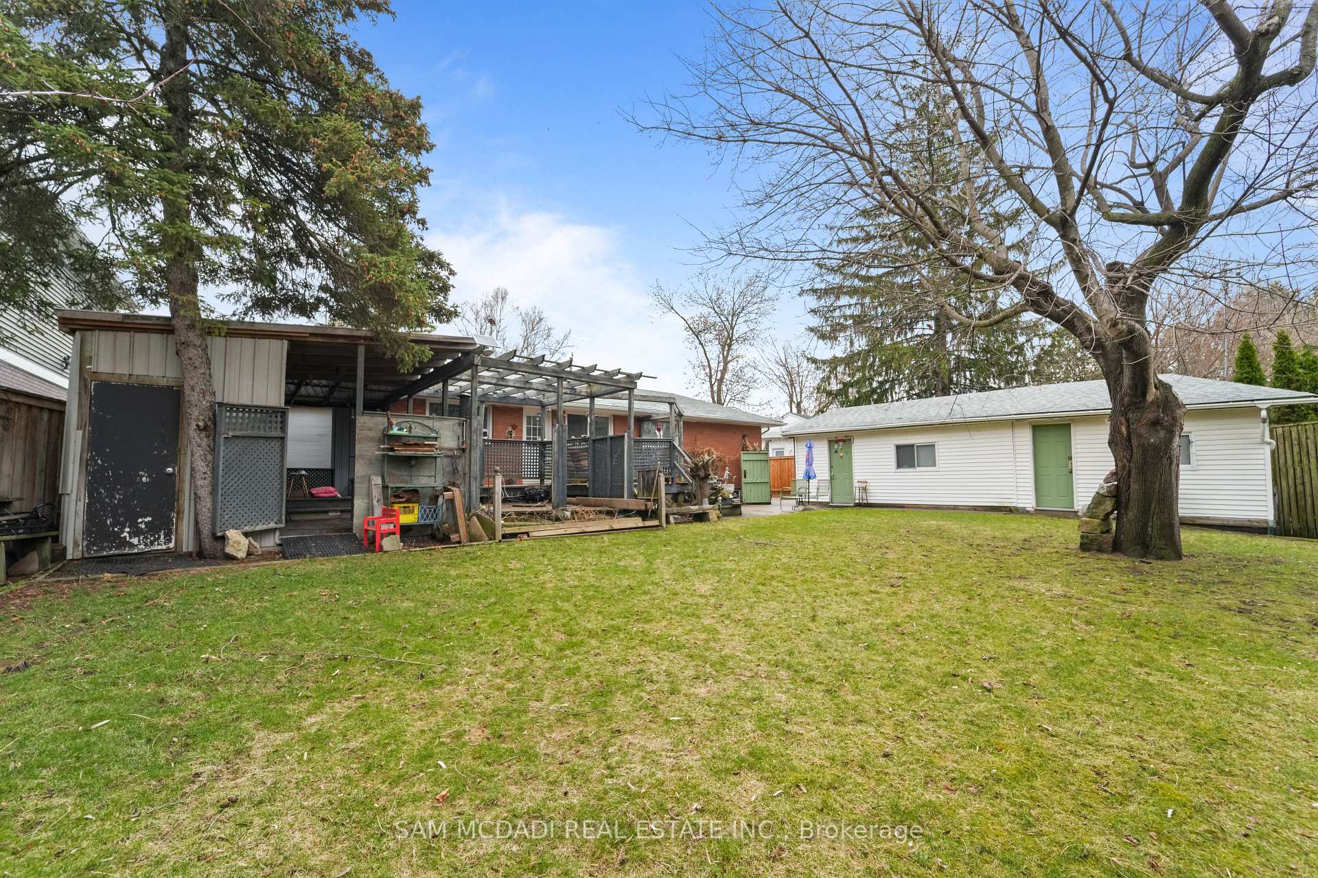 2470 Meadowood Crescent