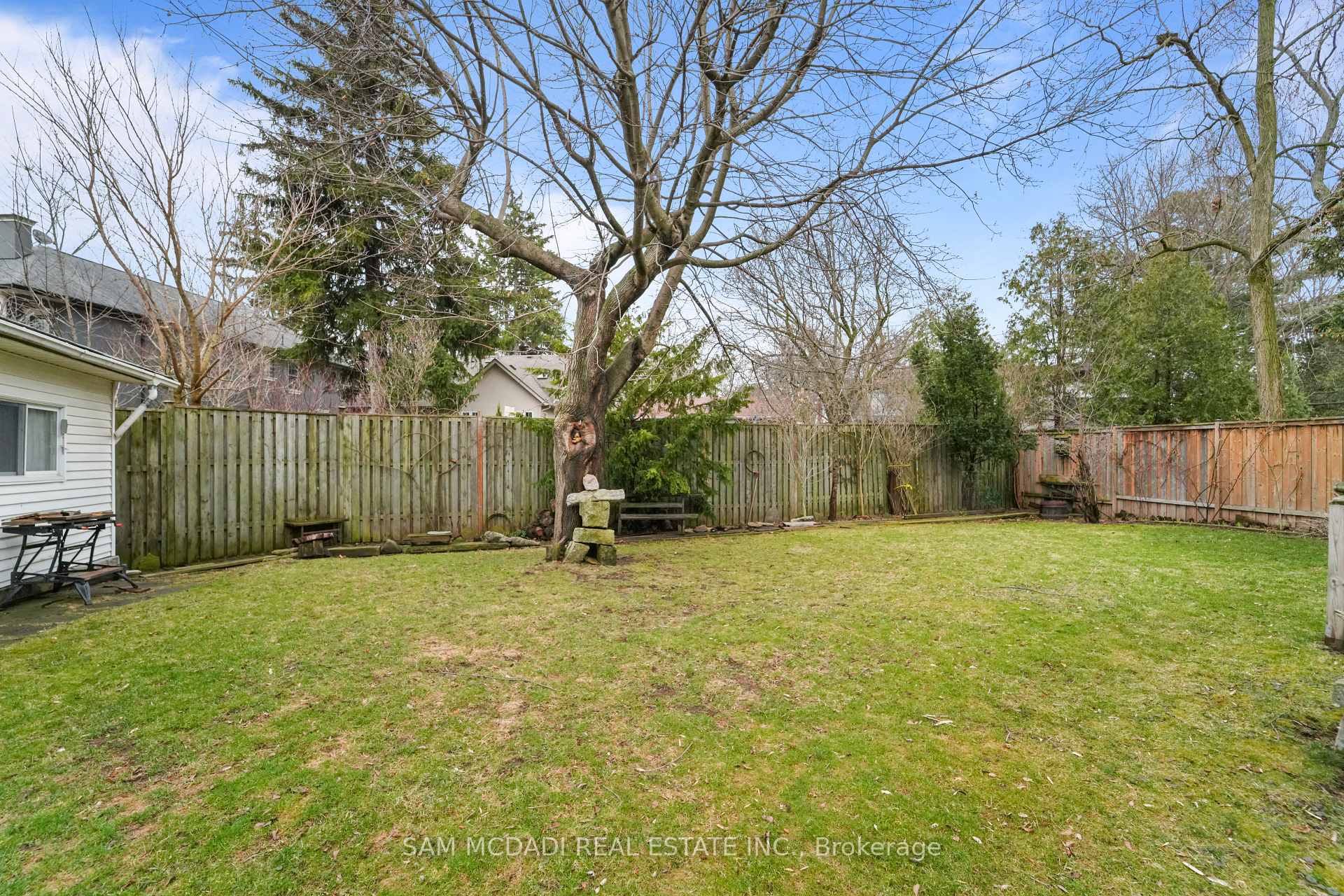 2470 Meadowood Crescent