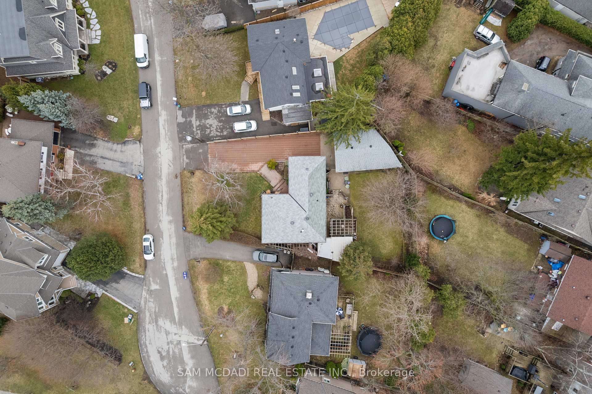 2470 Meadowood Crescent