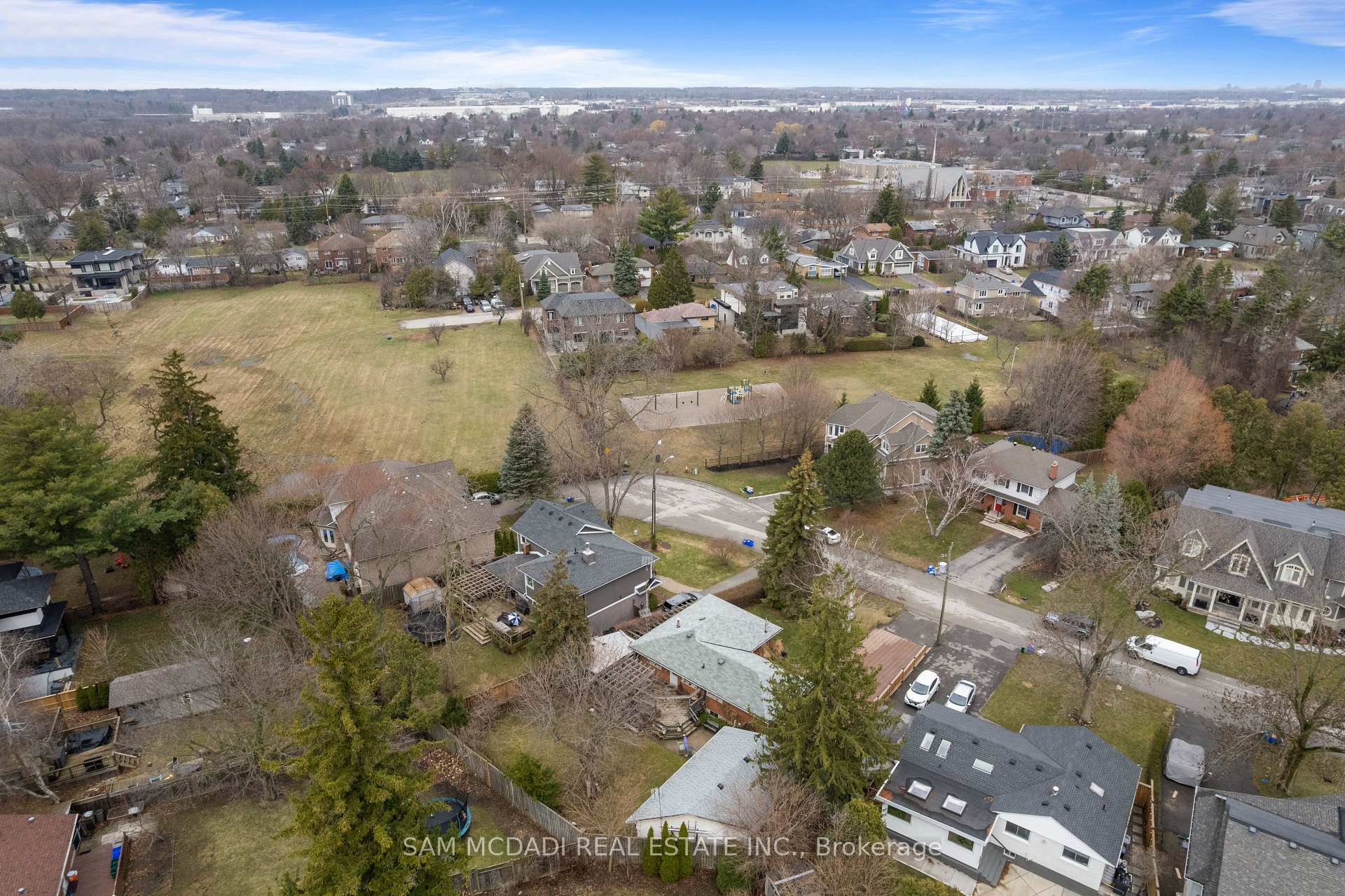 2470 Meadowood Crescent