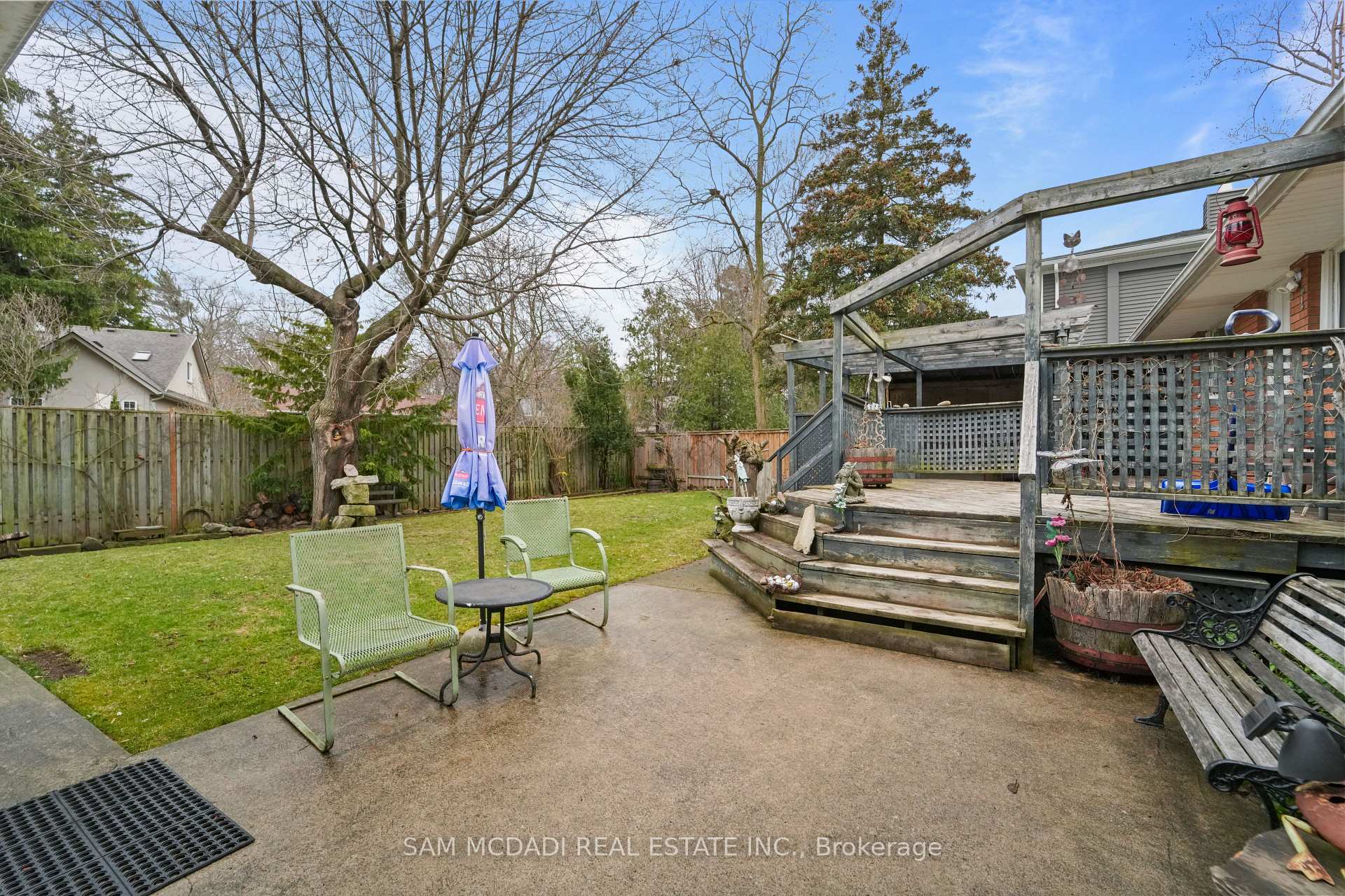 2470 Meadowood Crescent